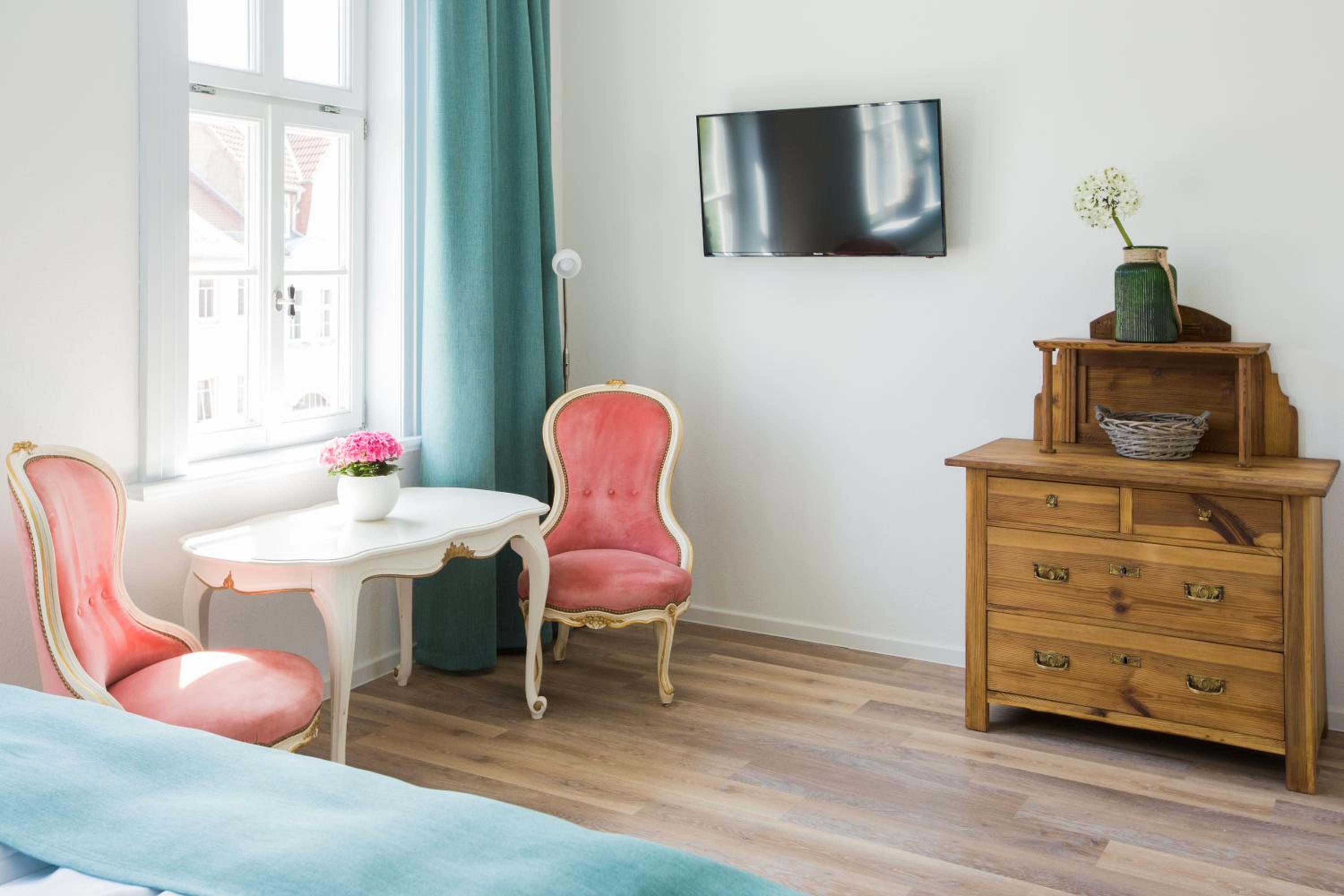 Standard Double Room - Photo 22