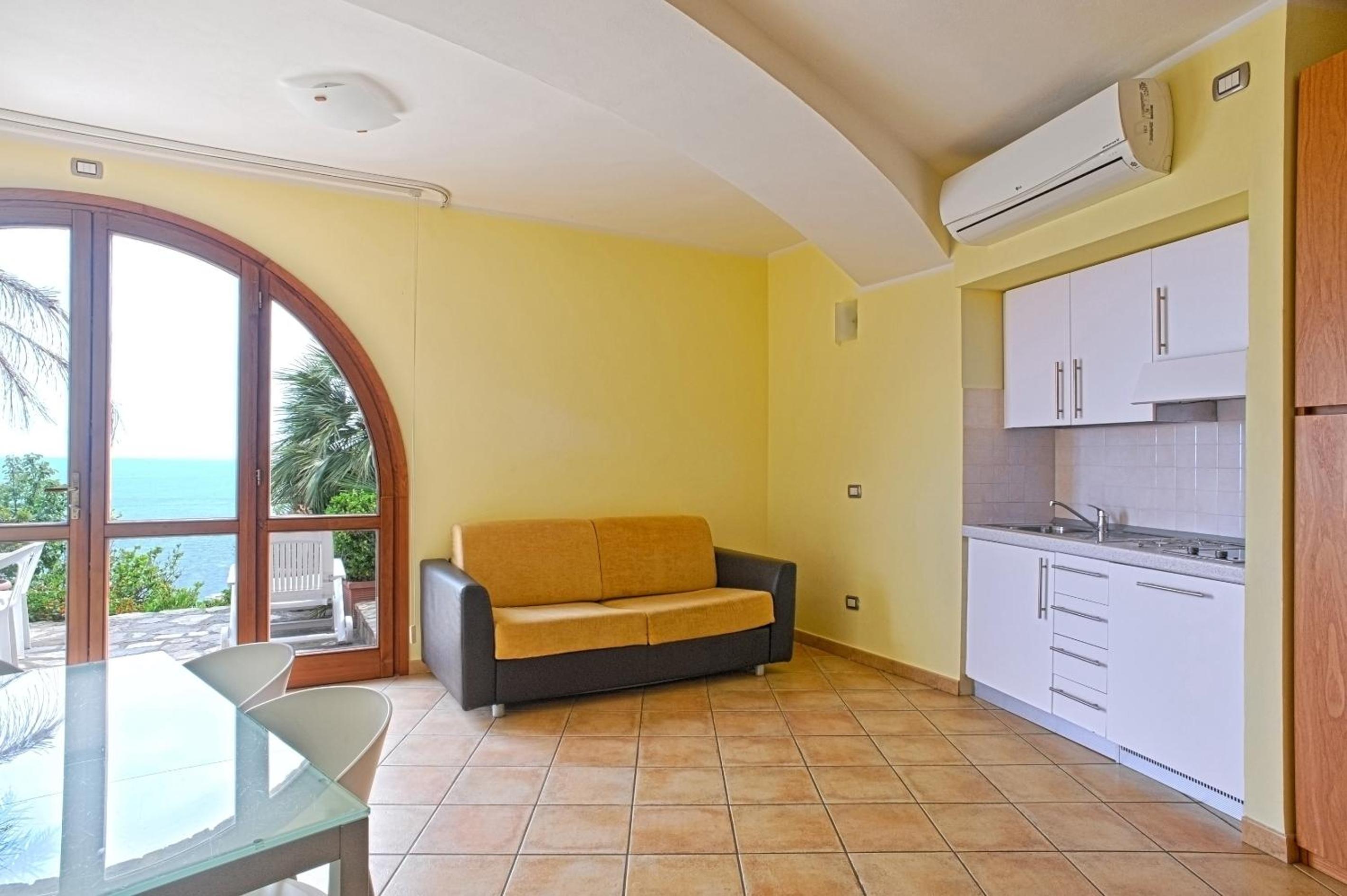 One-Bedroom Apartment B with Terrace photo 3