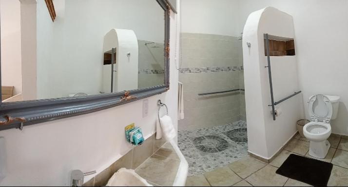 Queen Studio - Disability Access - Photo 3