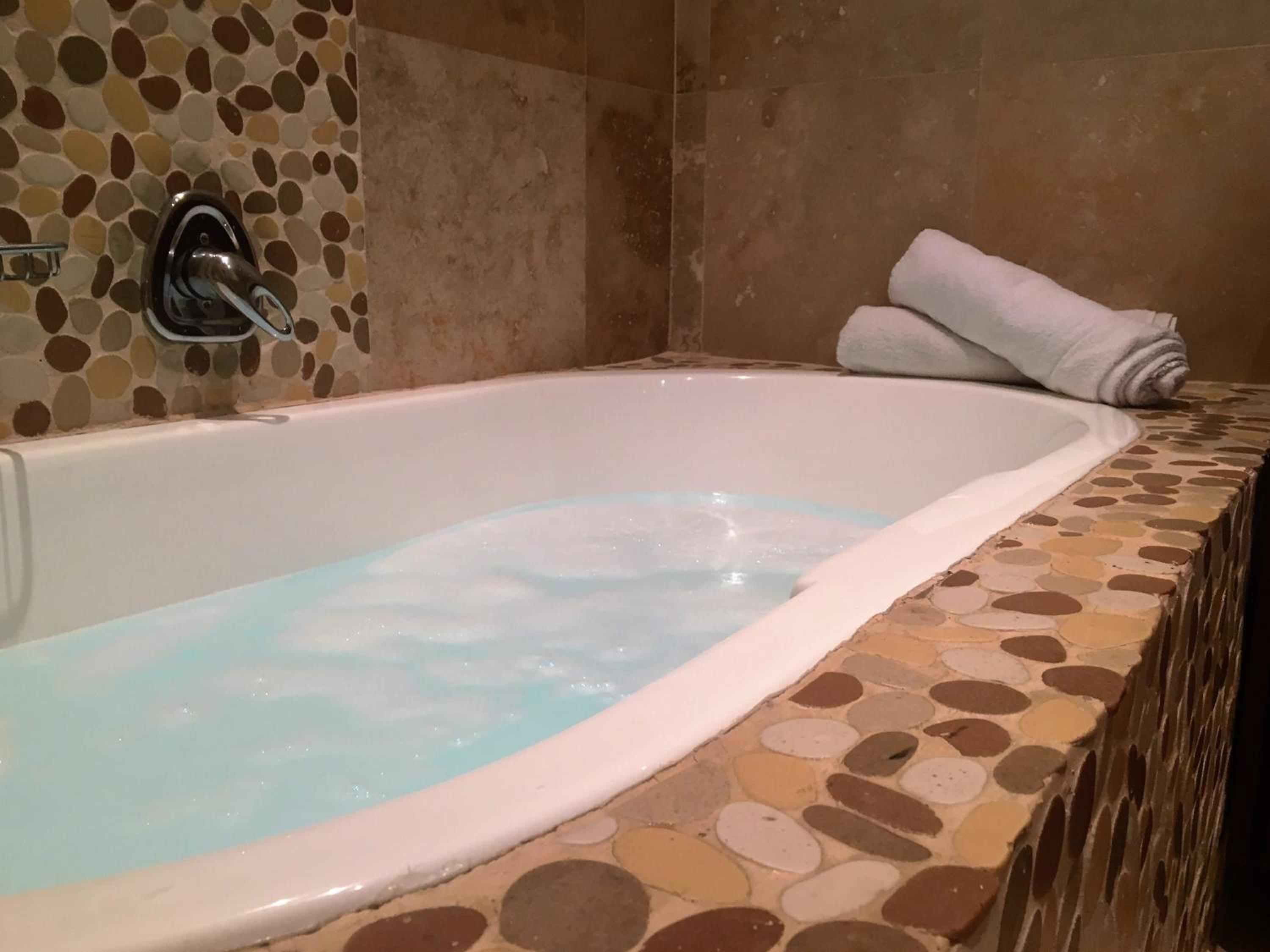 Deluxe Queen Suite with Sea View photo 2