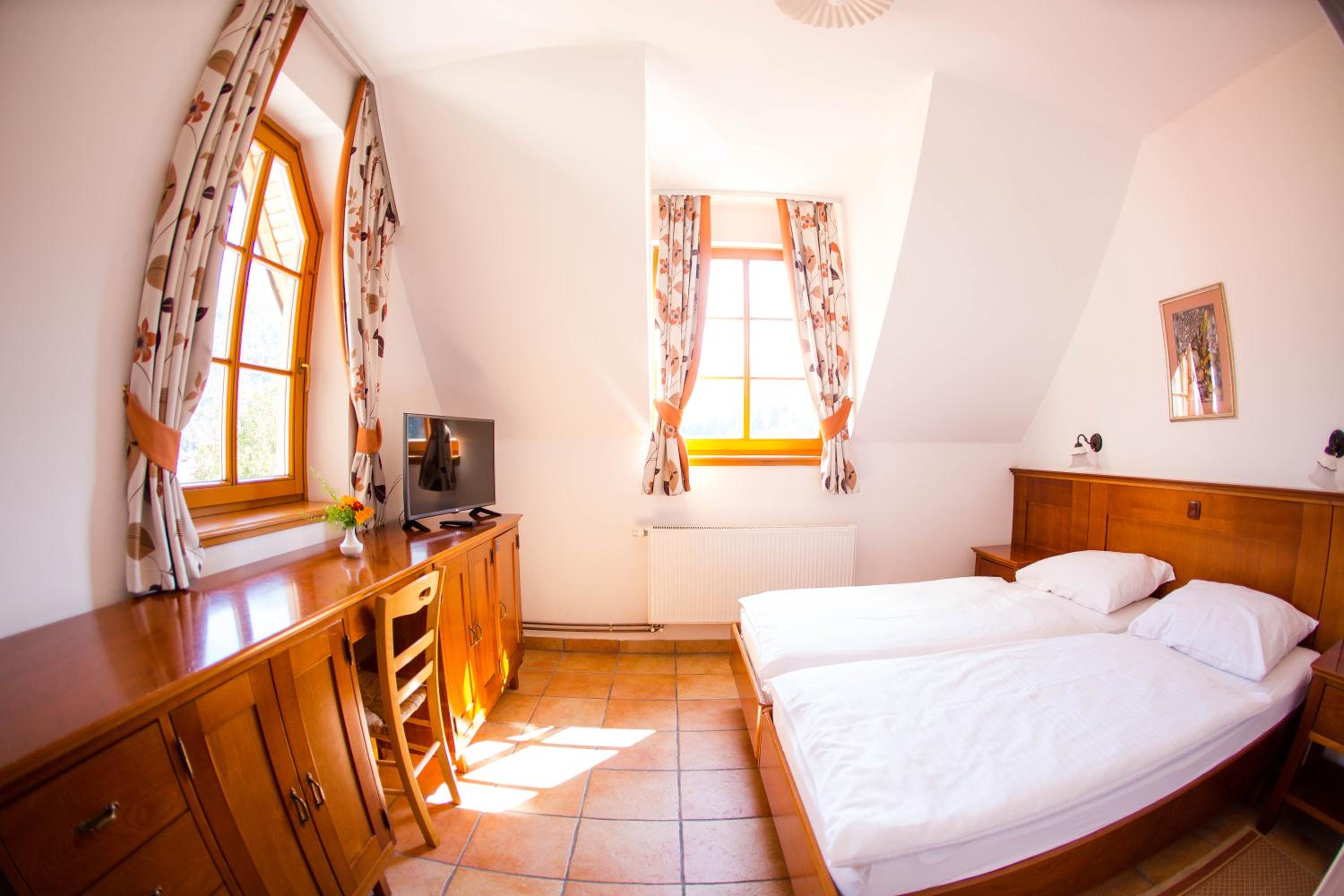Standard Double Room - Photo 10
