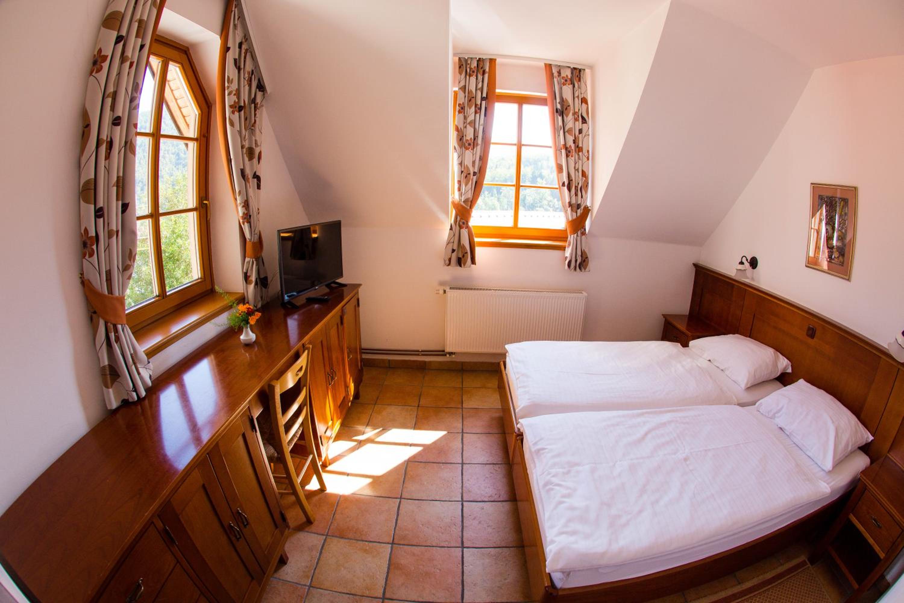 Standard Double Room - Photo 4
