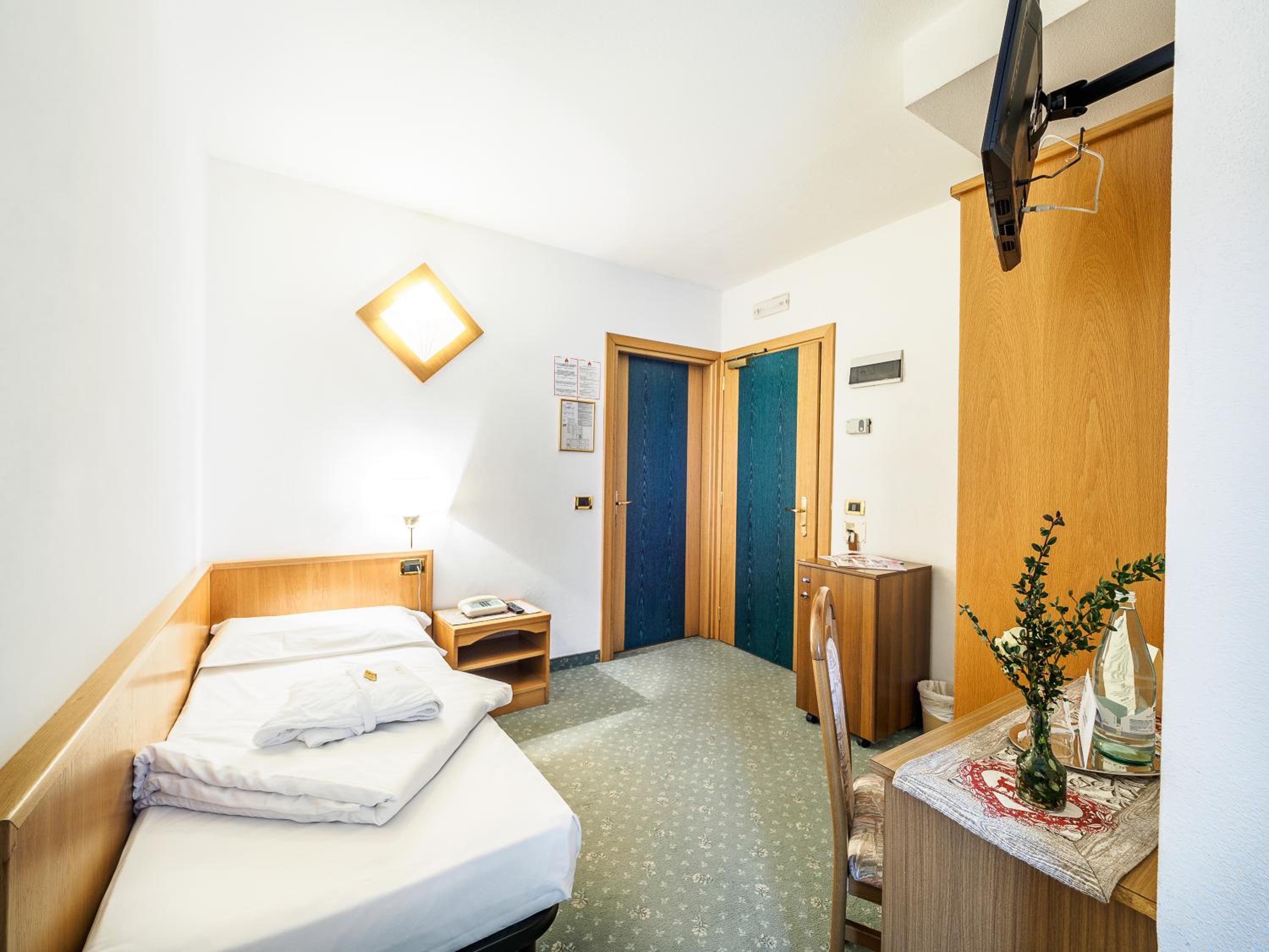 Single Room photo 2