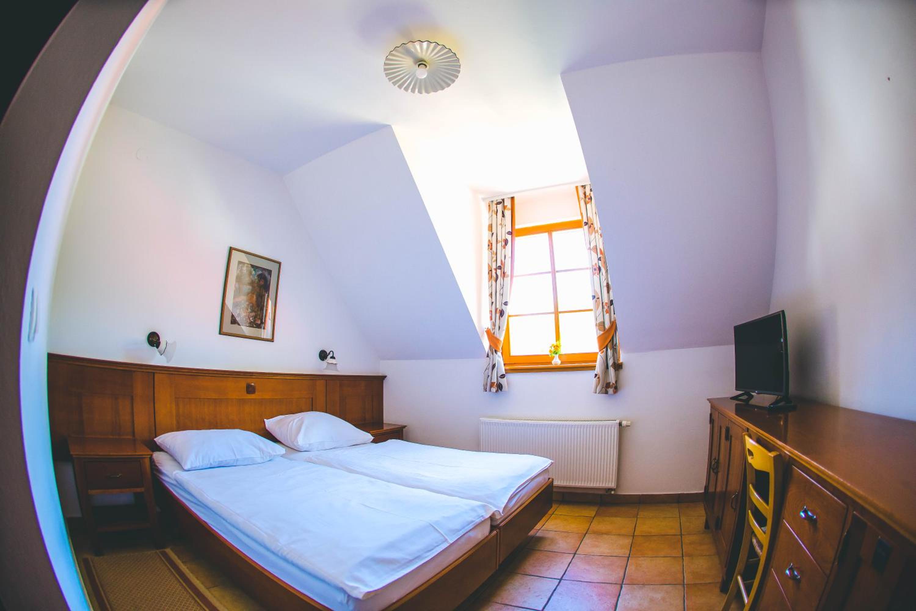 Standard Double Room - Photo 2