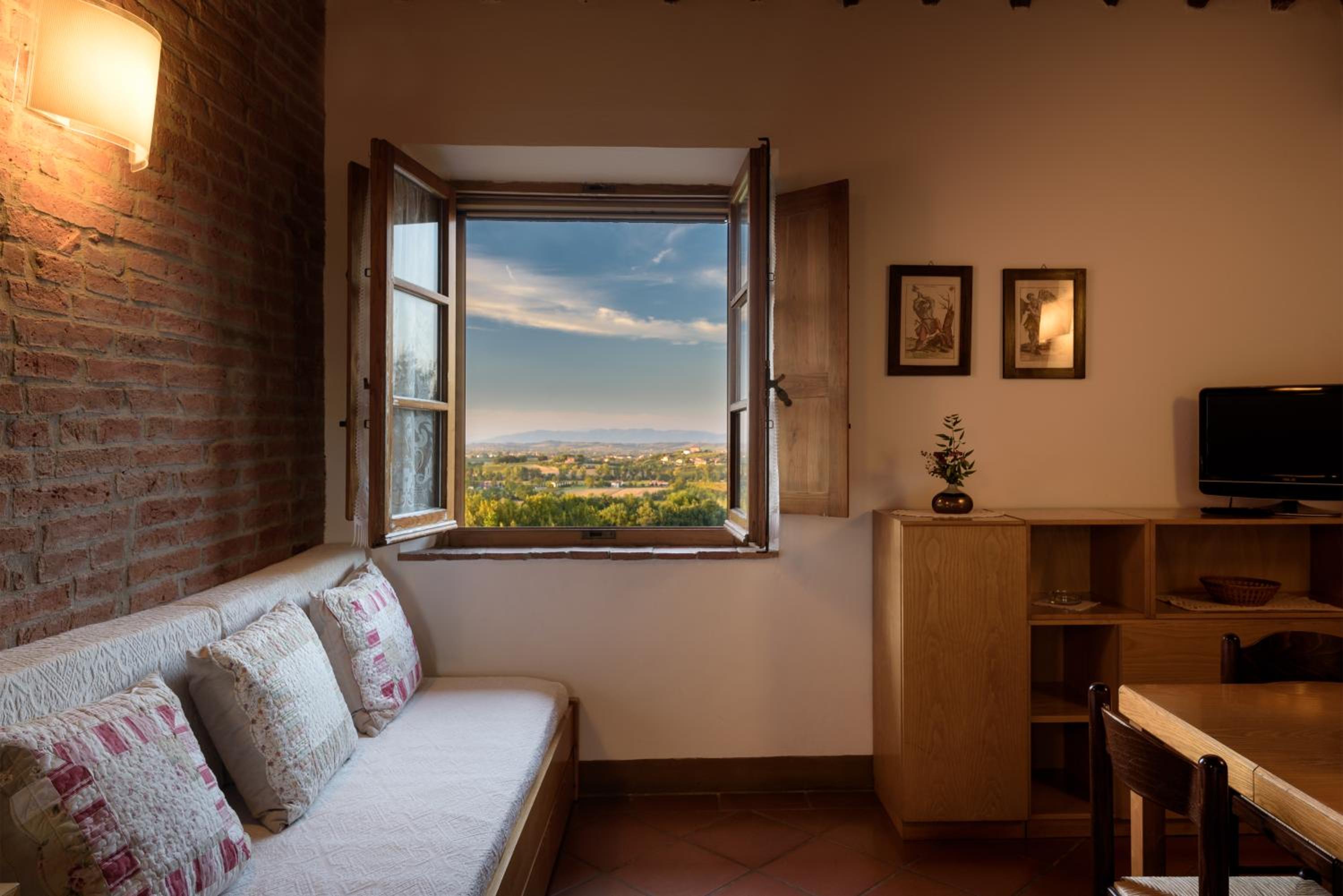 One-Bedroom Apartment - Photo 12