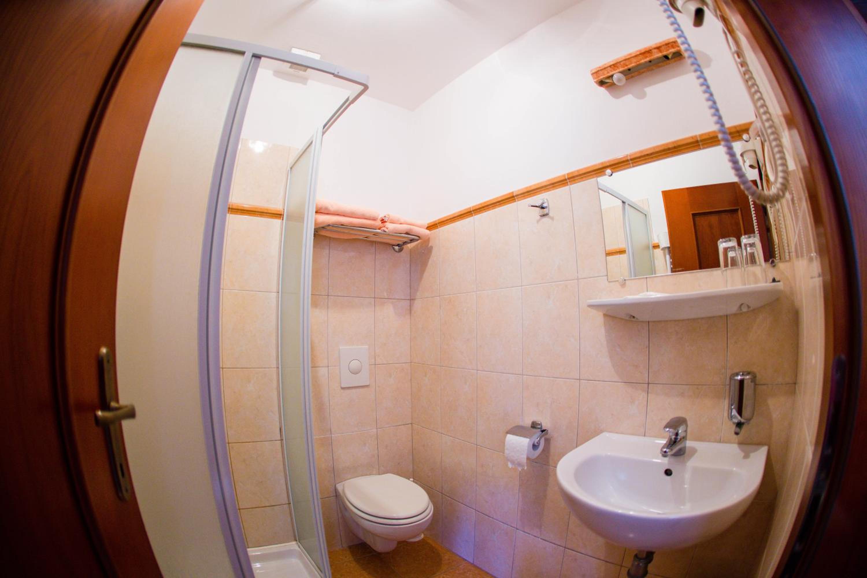 Standard Double Room - Photo 12