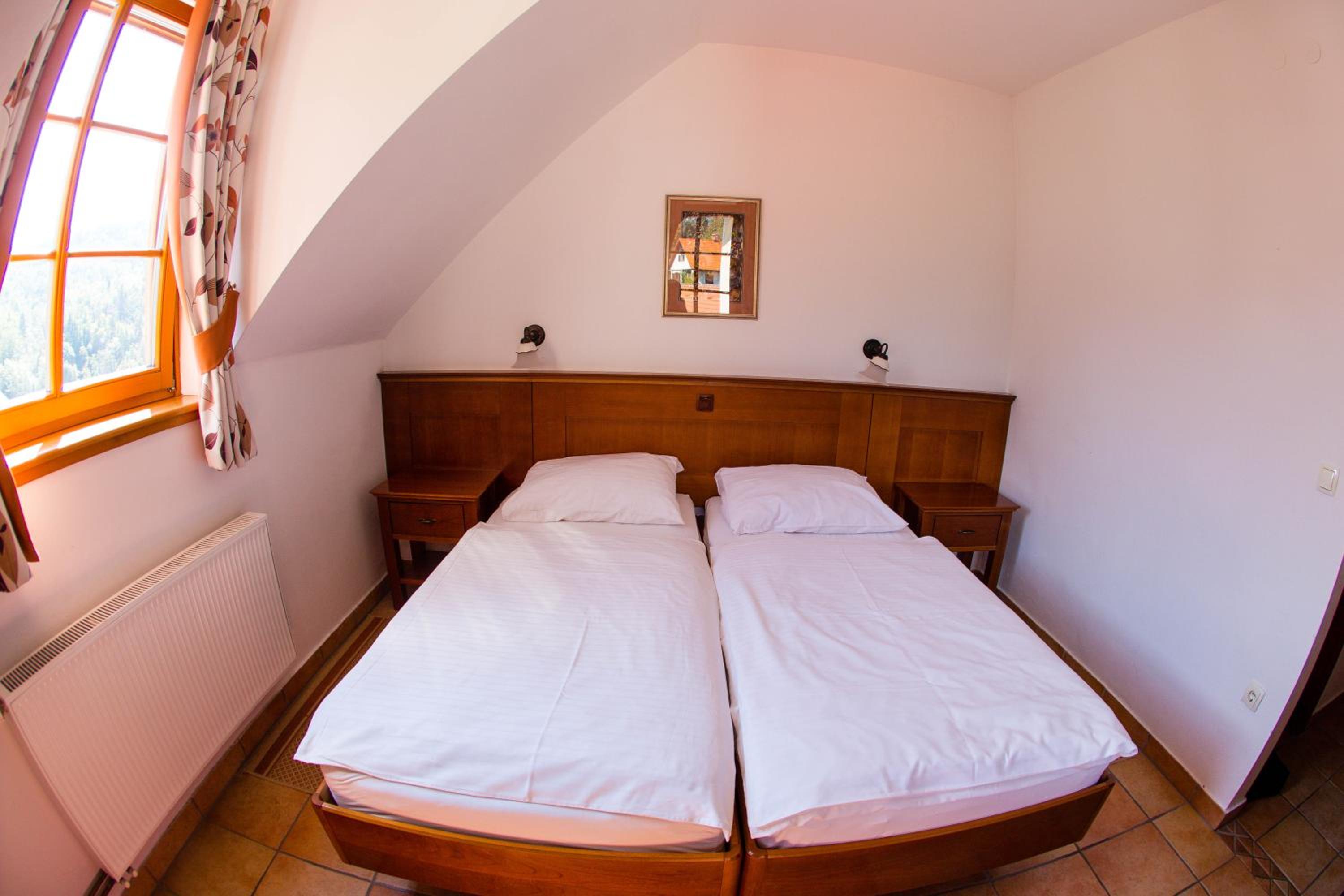 Standard Double Room - Photo 9