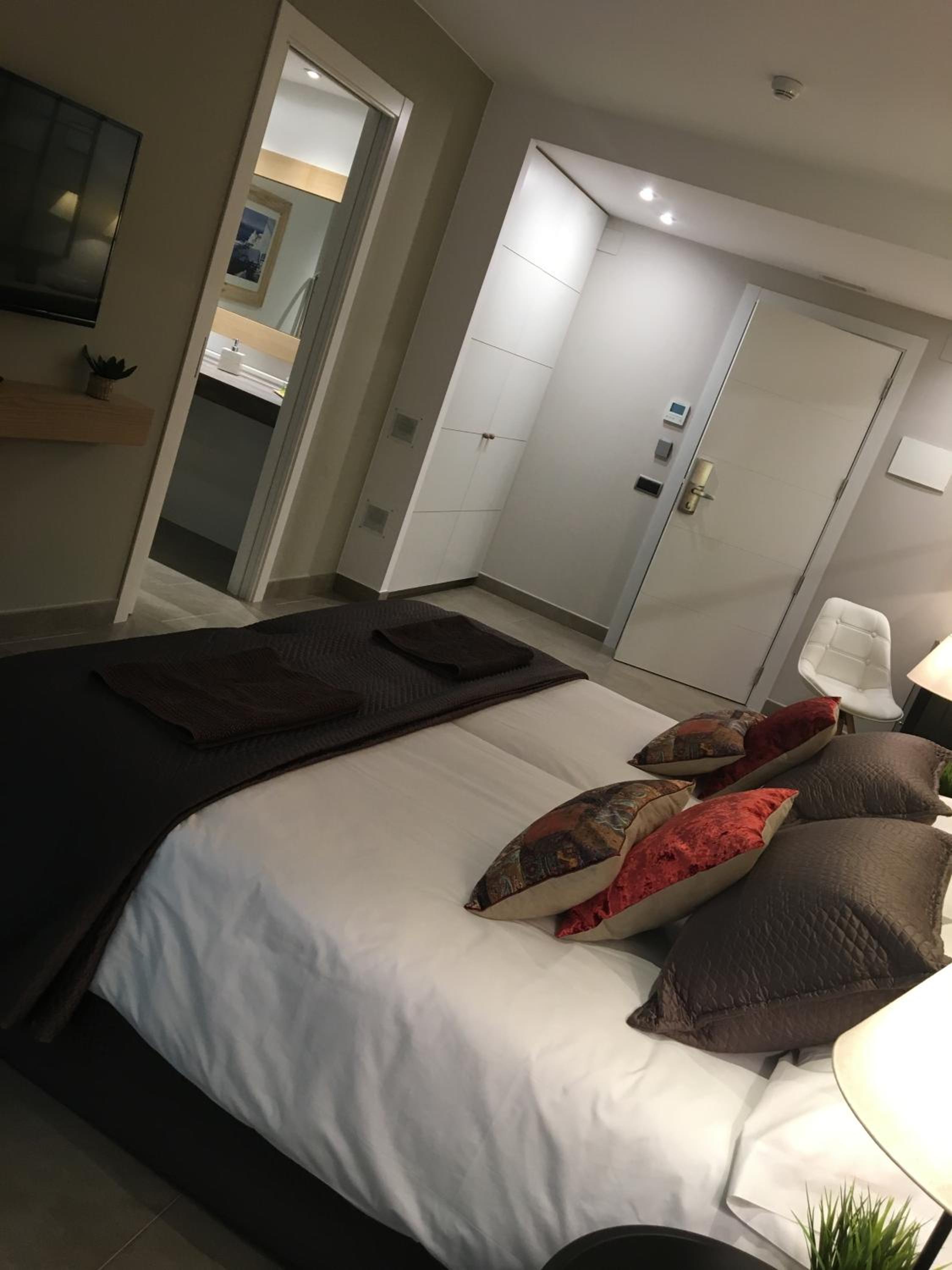 Deluxe Junior Suite photo 2
