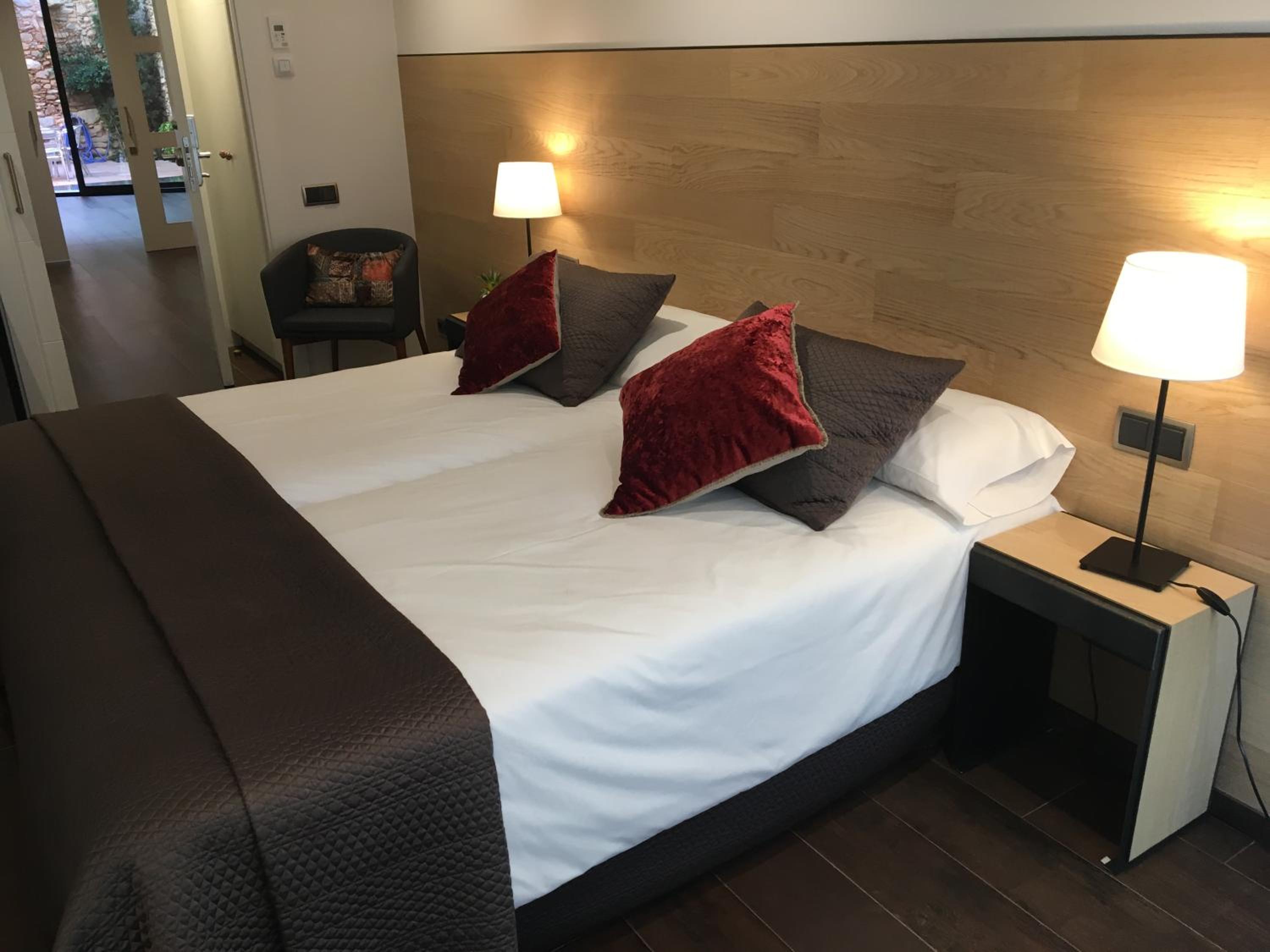 Twin Room - Photo 12