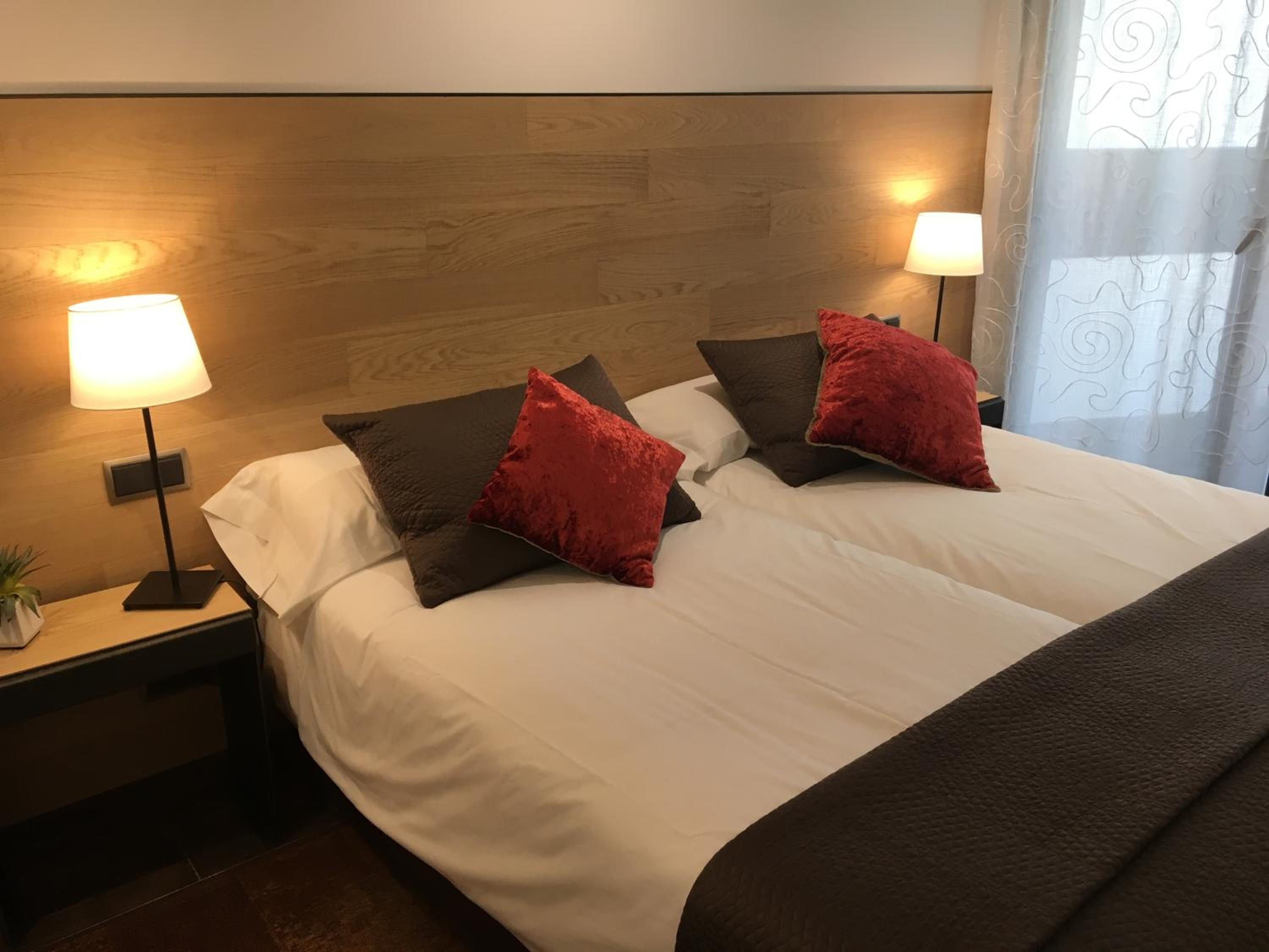 Twin Room - Photo 19