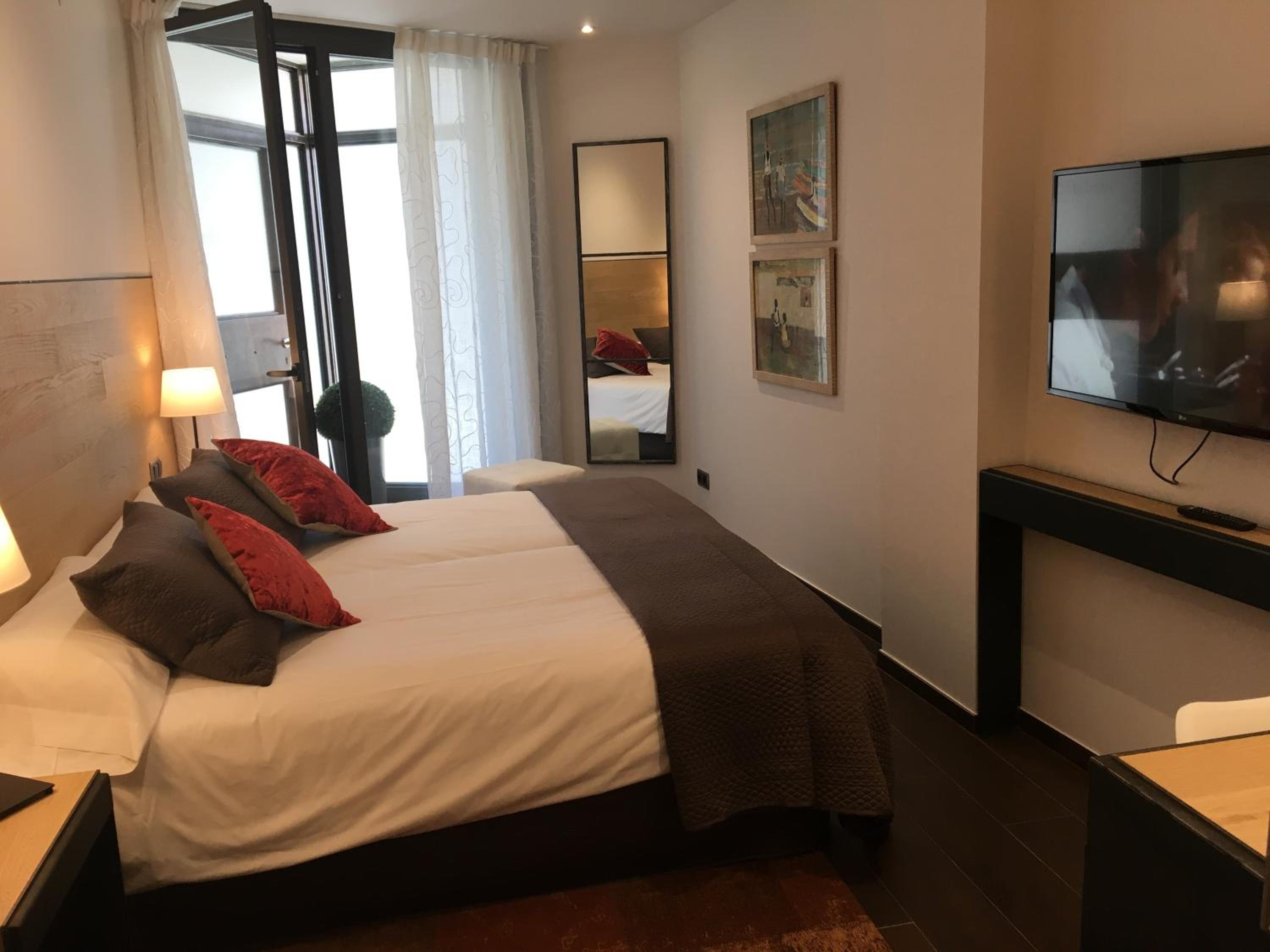 Twin Room - Photo 9