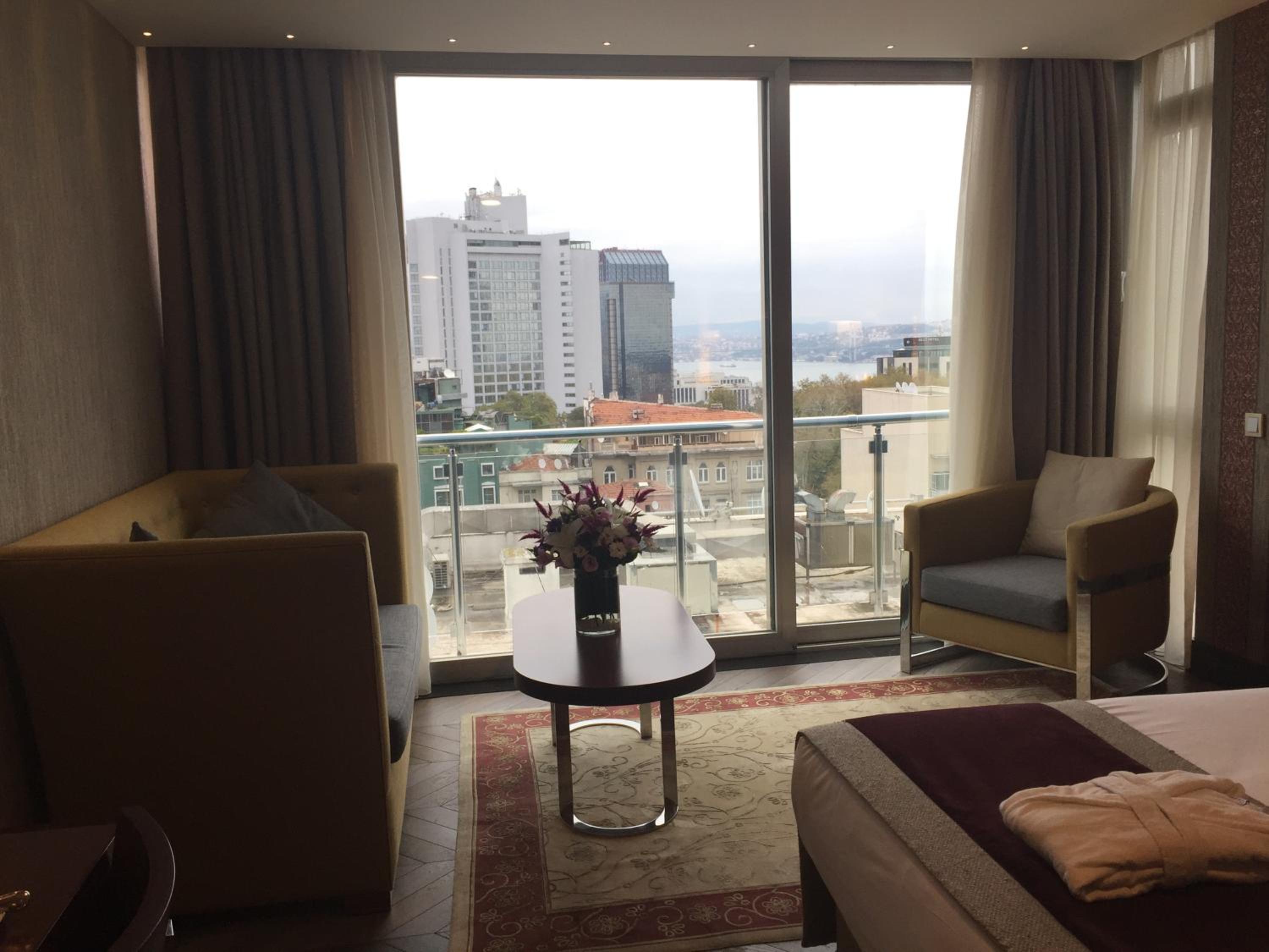Family Suite with Bosphorus View - Free Access to Spa photo 1