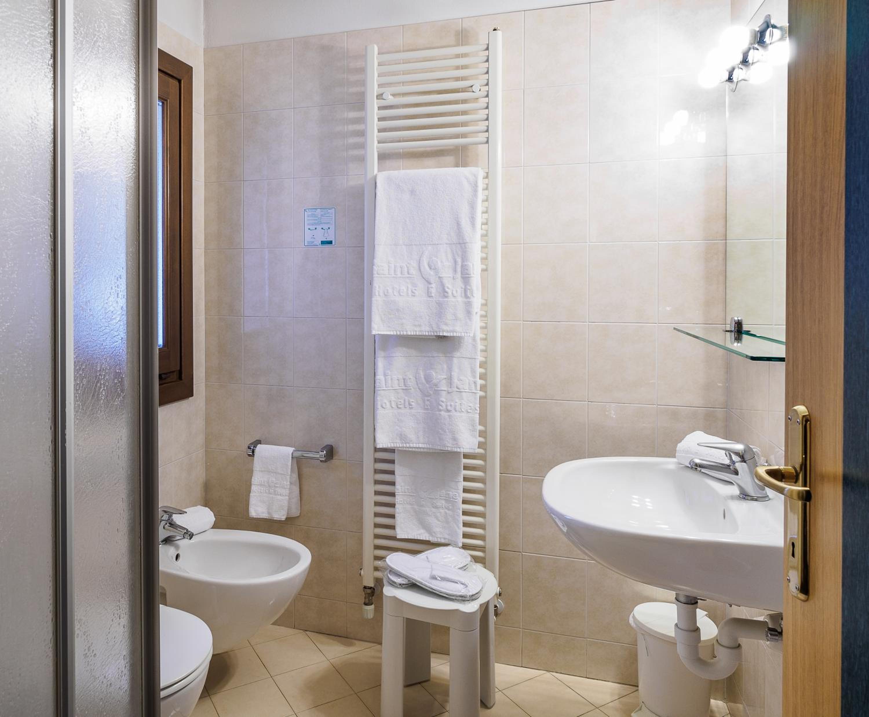 Superior Double or Twin Room - Photo 3