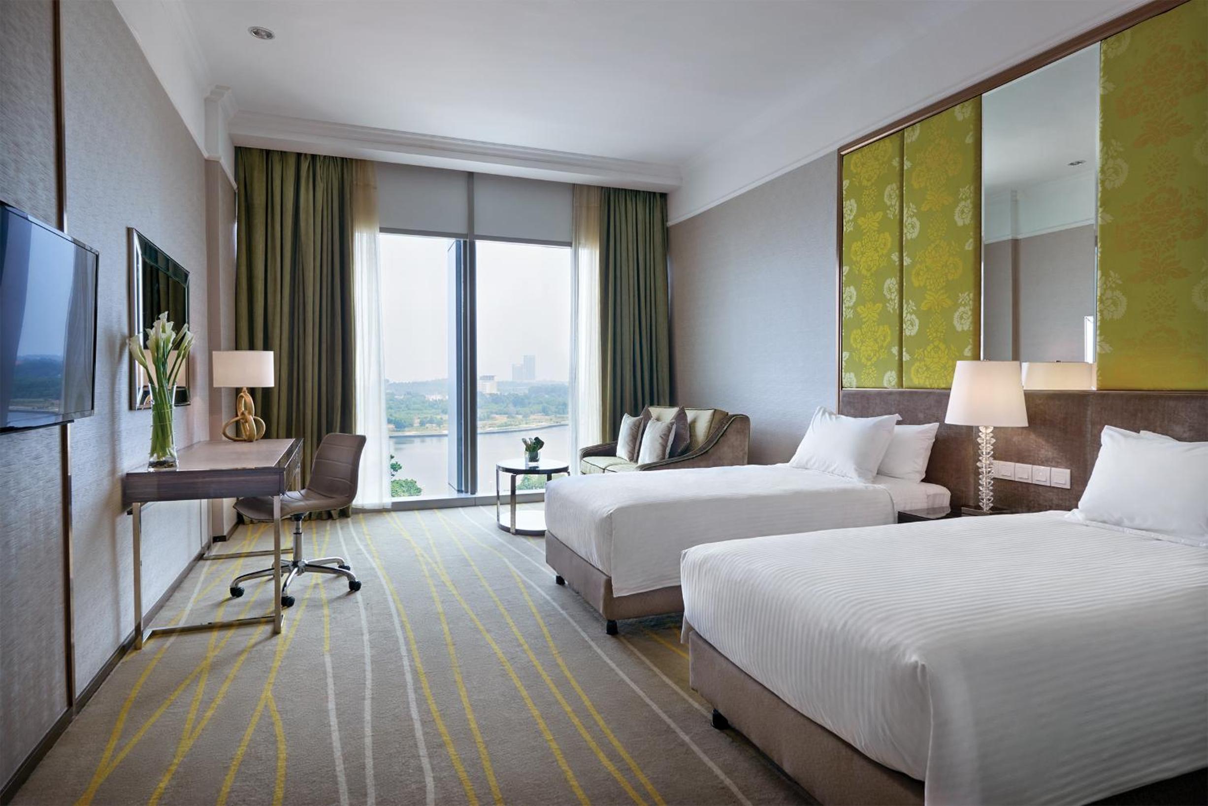 Deluxe Balcony Room photo 2