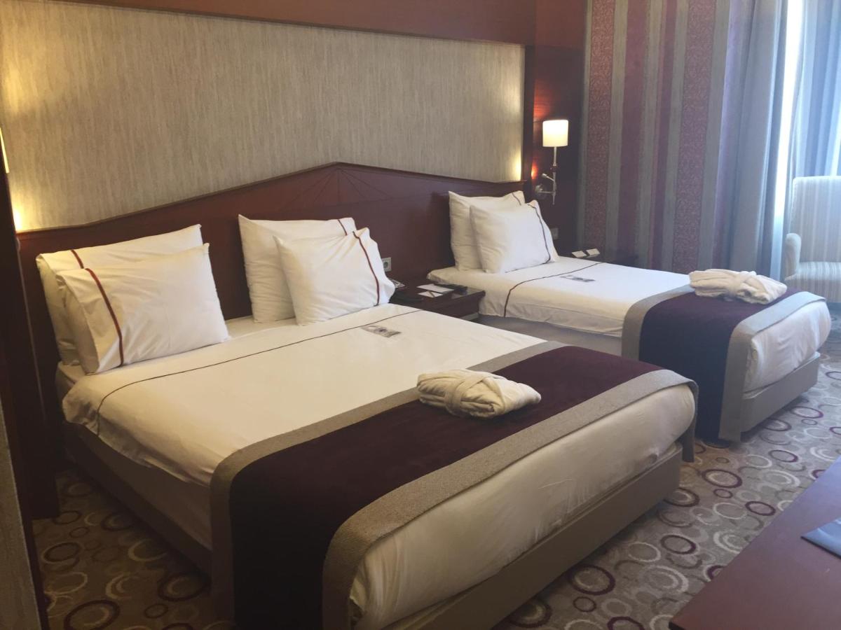 Deluxe Double Room with Extra Bed photo 3