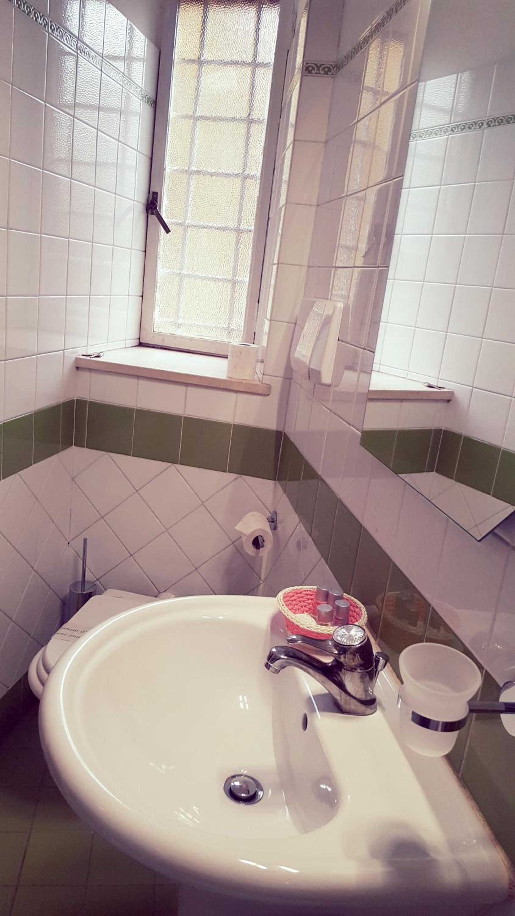 Small Single Room photo 2