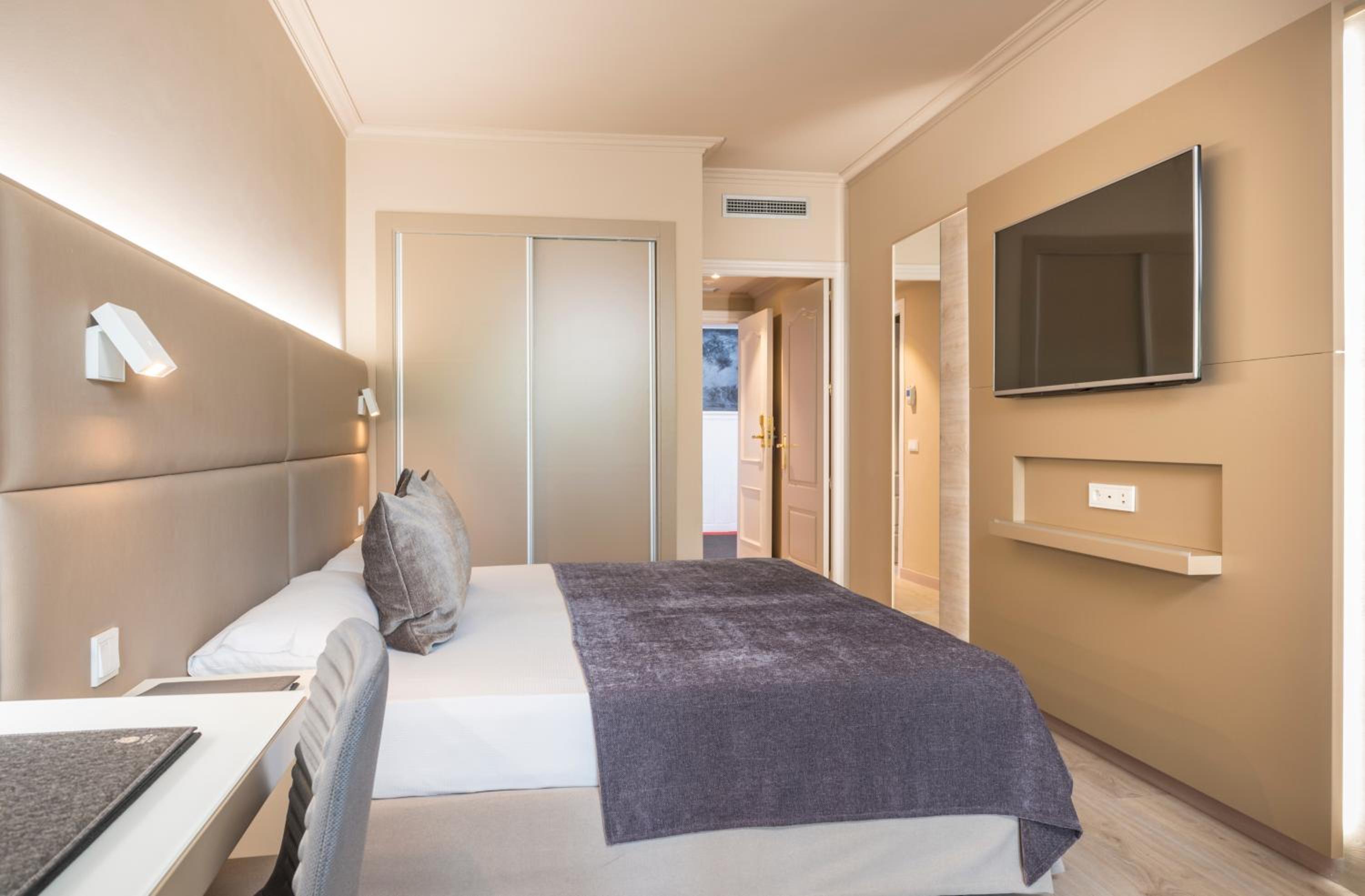 Deluxe Double Room with Spa Access - Single Use  photo 2