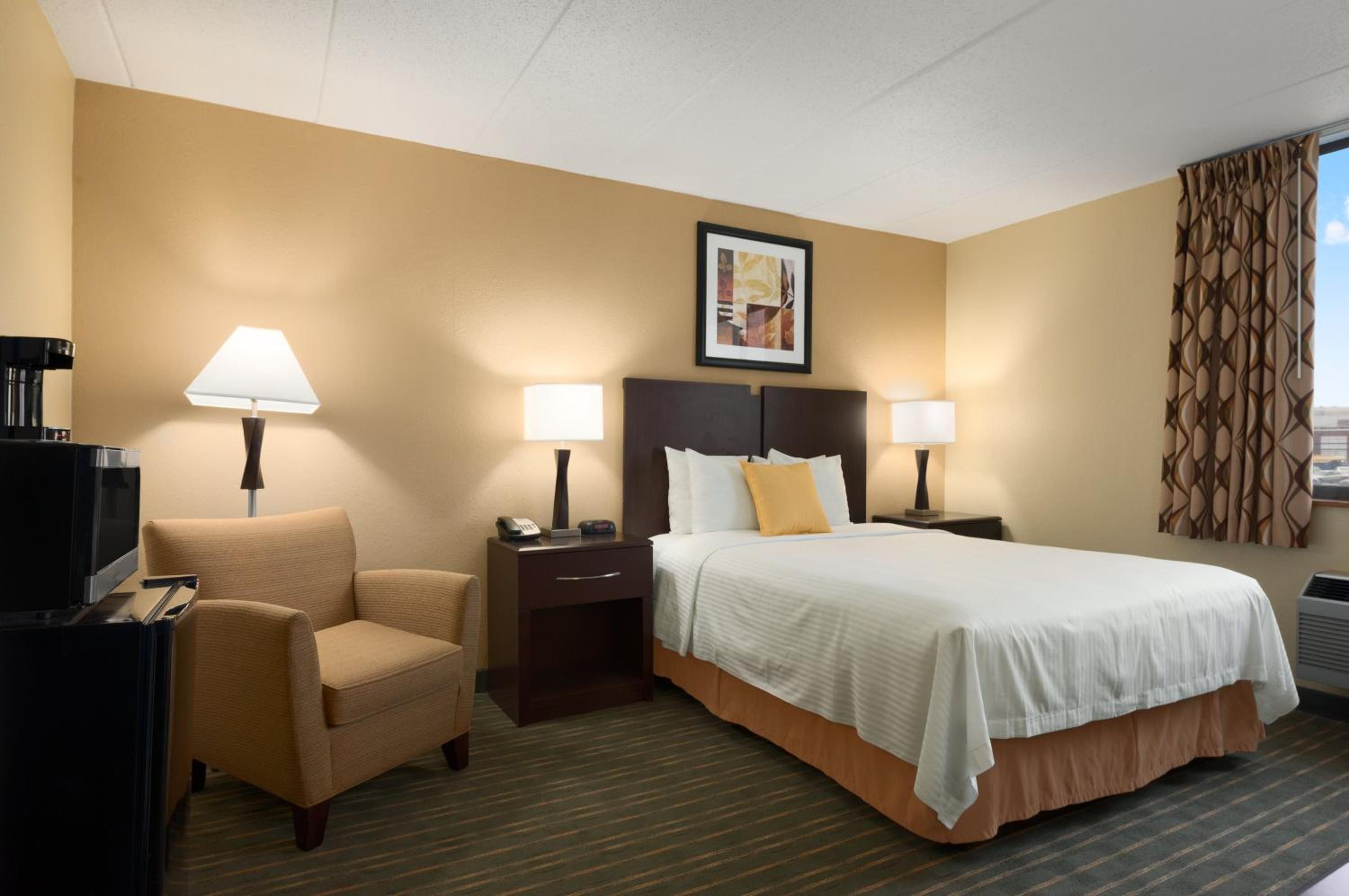 Deluxe Queen Room - Non-Smoking - Photo 7