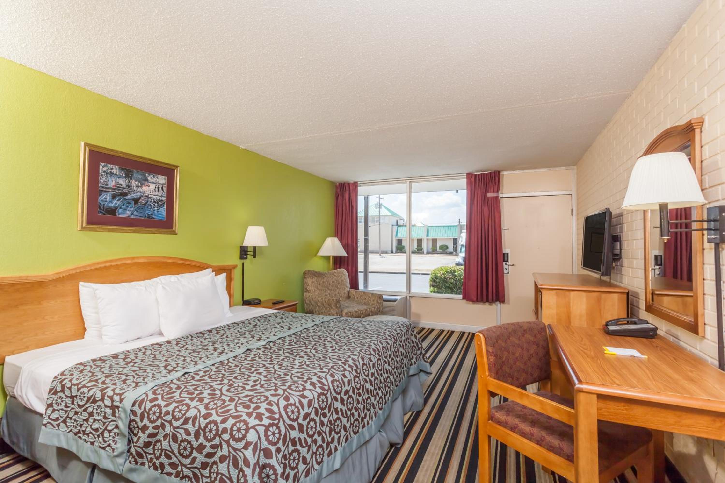 King Room- Non-Smoking - Photo 3