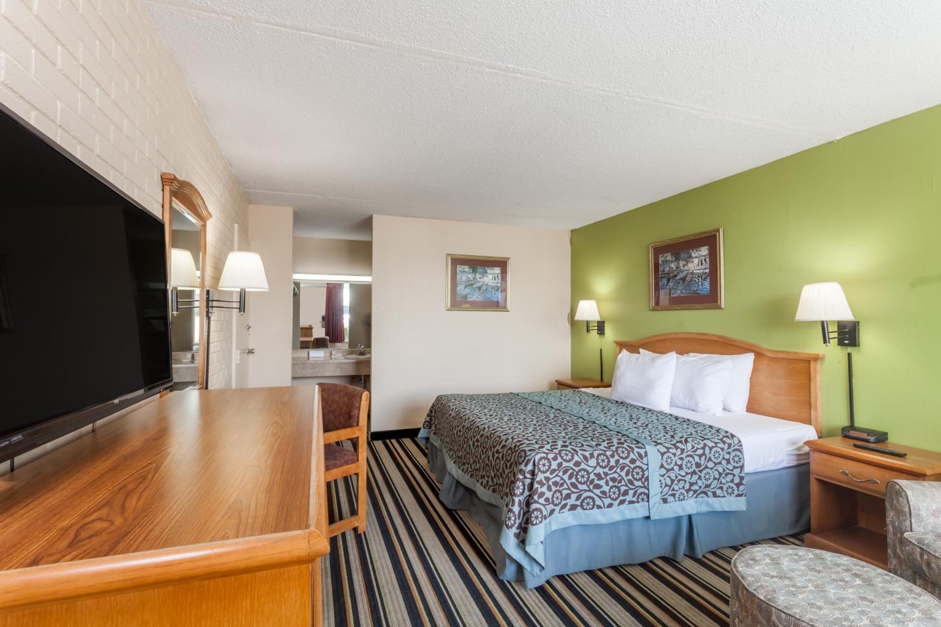 King Room- Non-Smoking - Photo 1