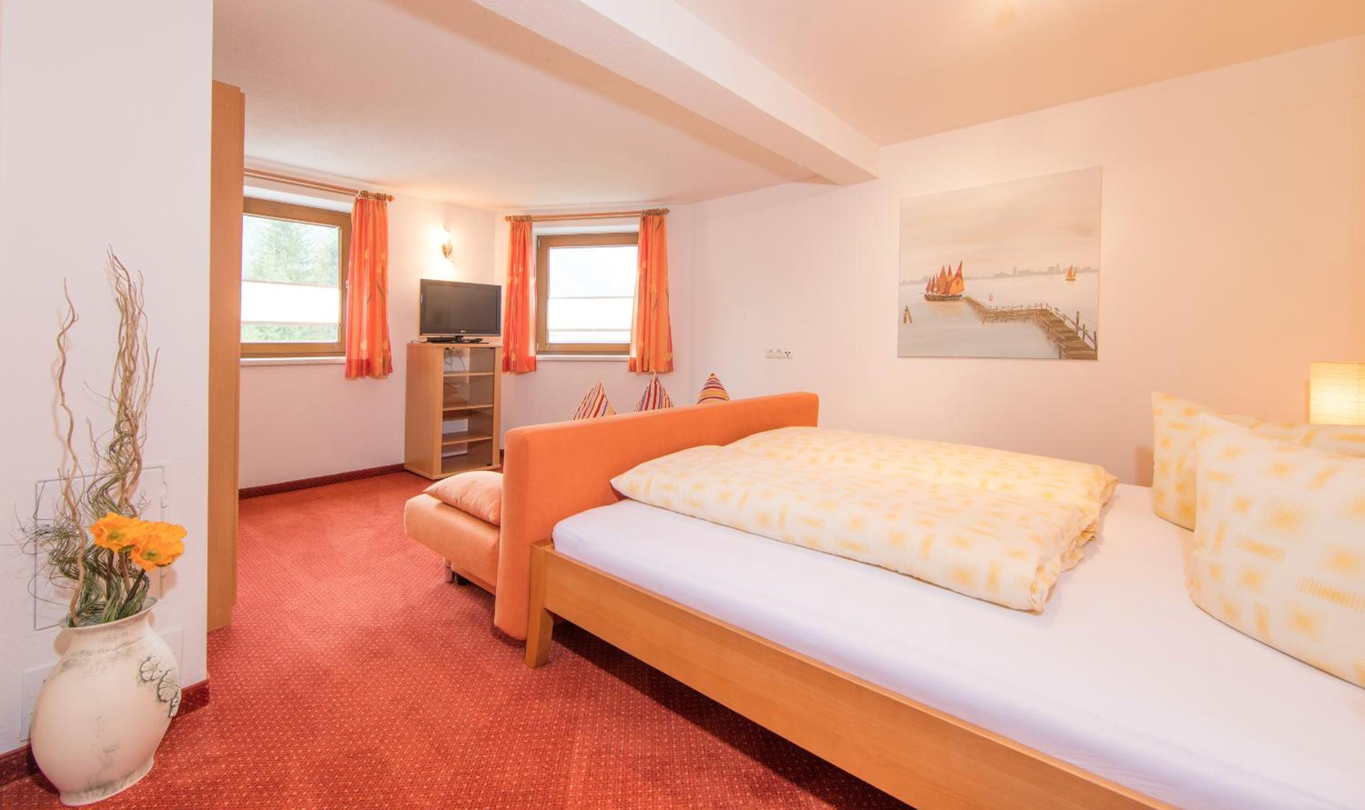 Two-Bedroom Apartment with Mountain View photo 1