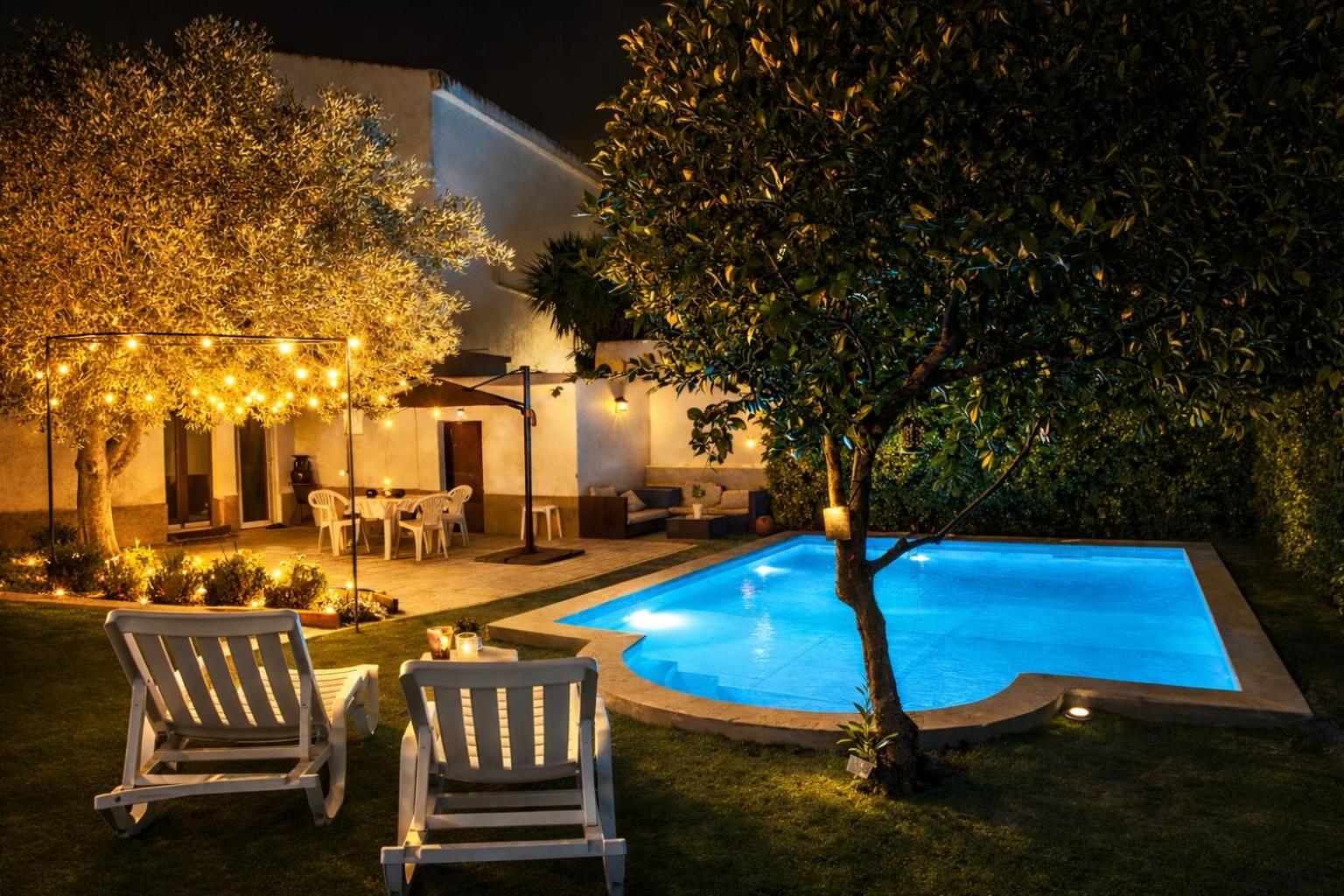 Deluxe Double or Twin Room with Pool Access photo 1
