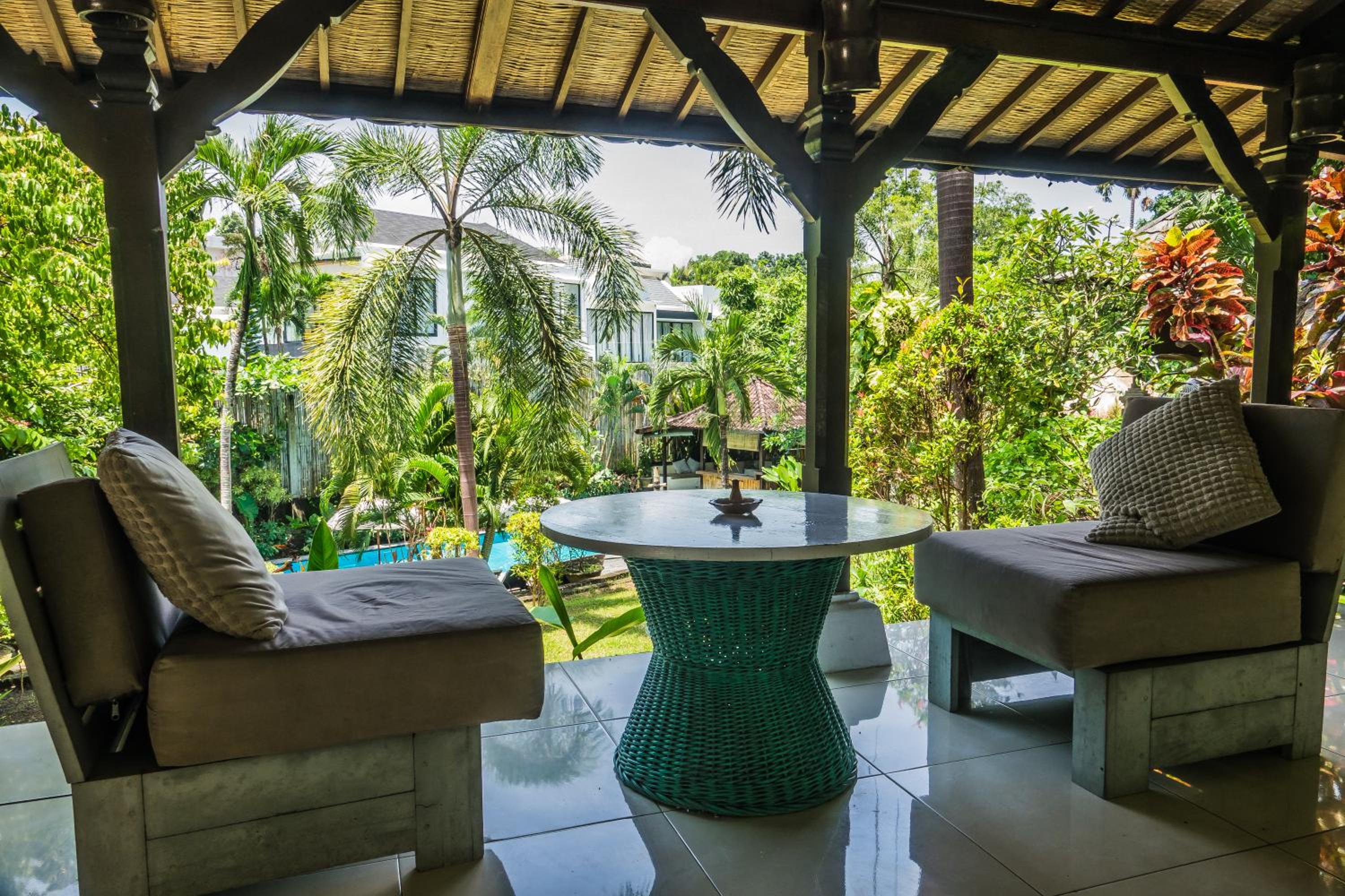 Bungalow with Garden View