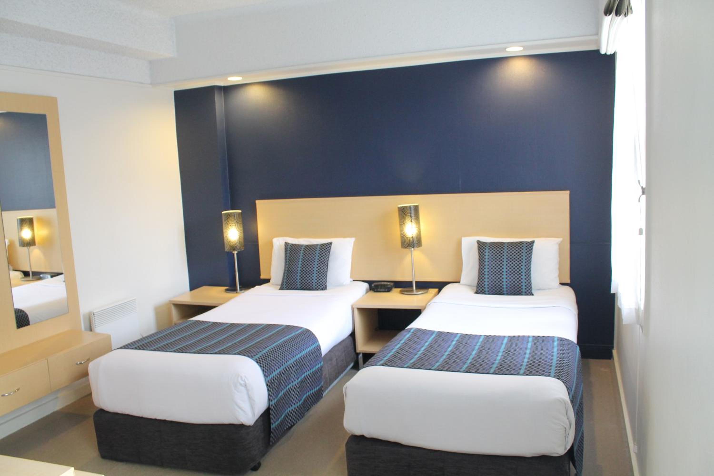 Standard Twin Room - Photo 3