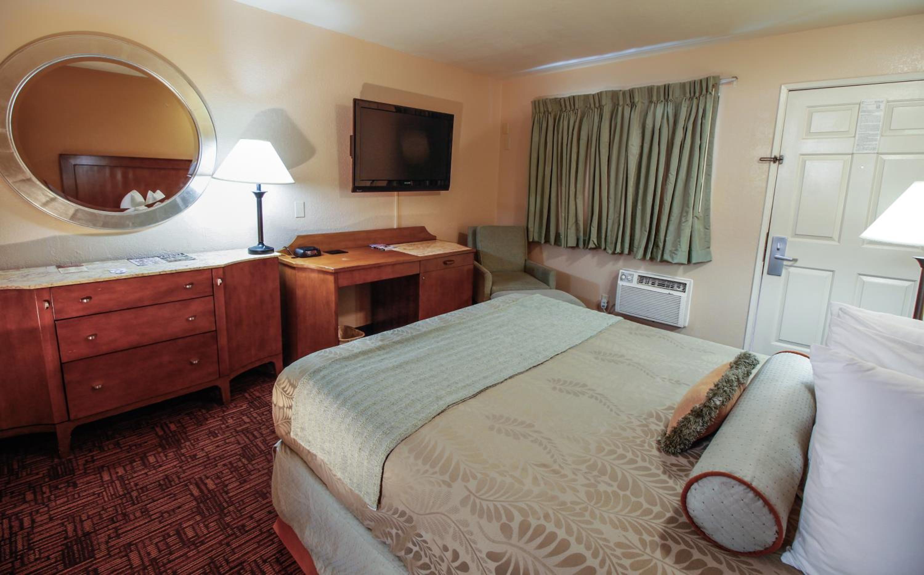 Queen Room - Non-Smoking - Photo 4