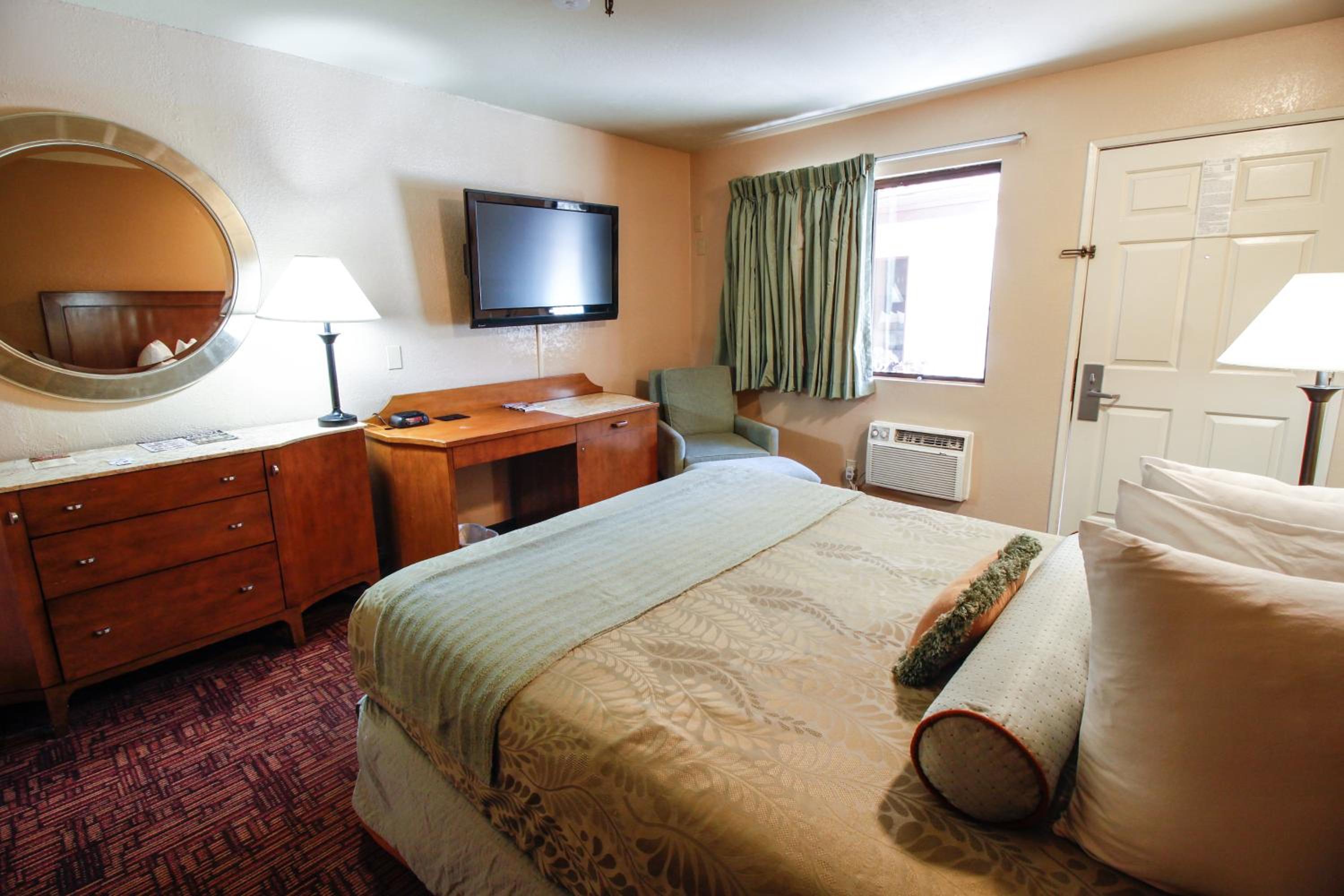 Queen Room - Non-Smoking - Photo 5