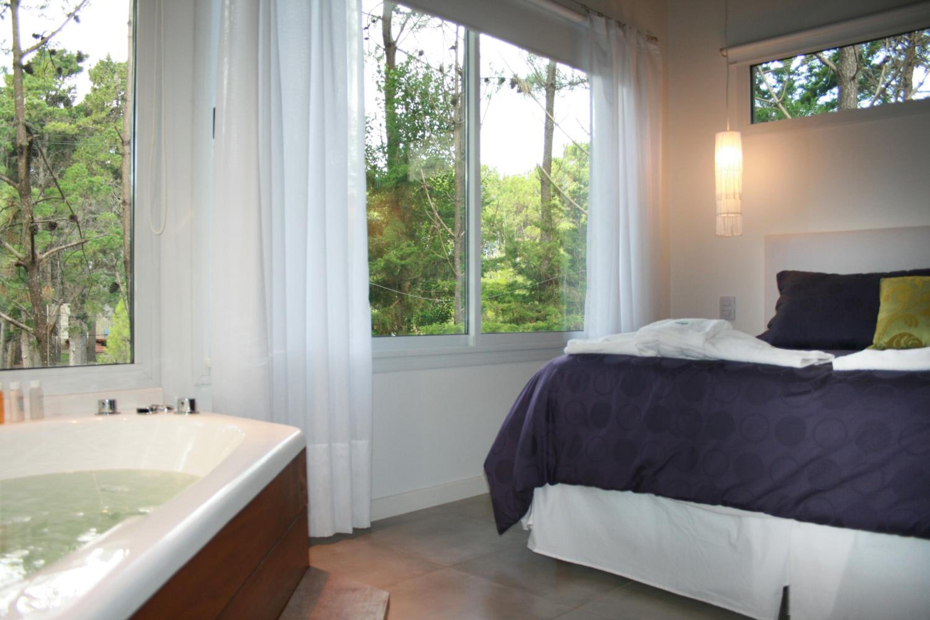 One-Bedroom Apartment with Jacuzzi