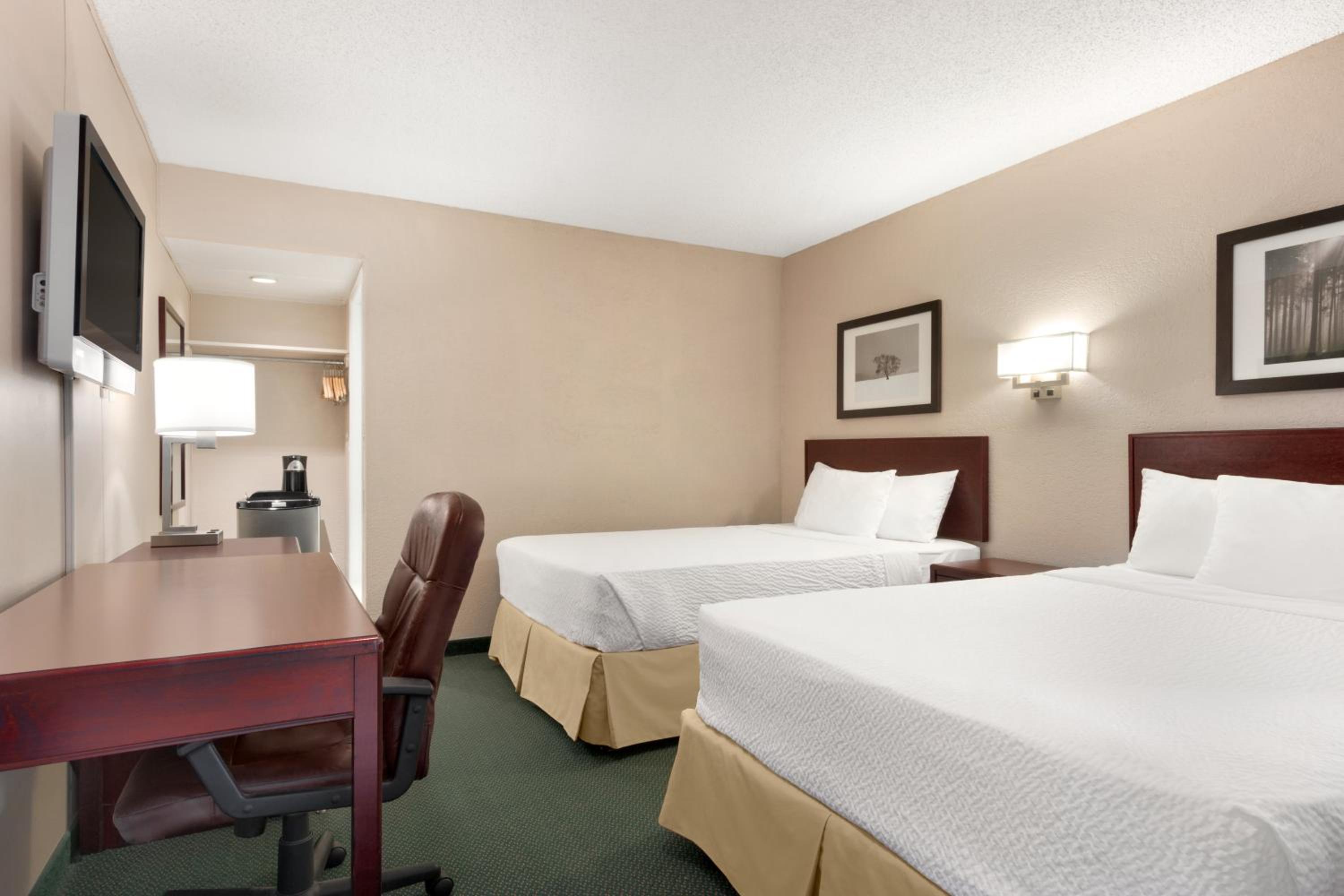 Double Room with Two Double Beds - Non-Smoking - Photo 1