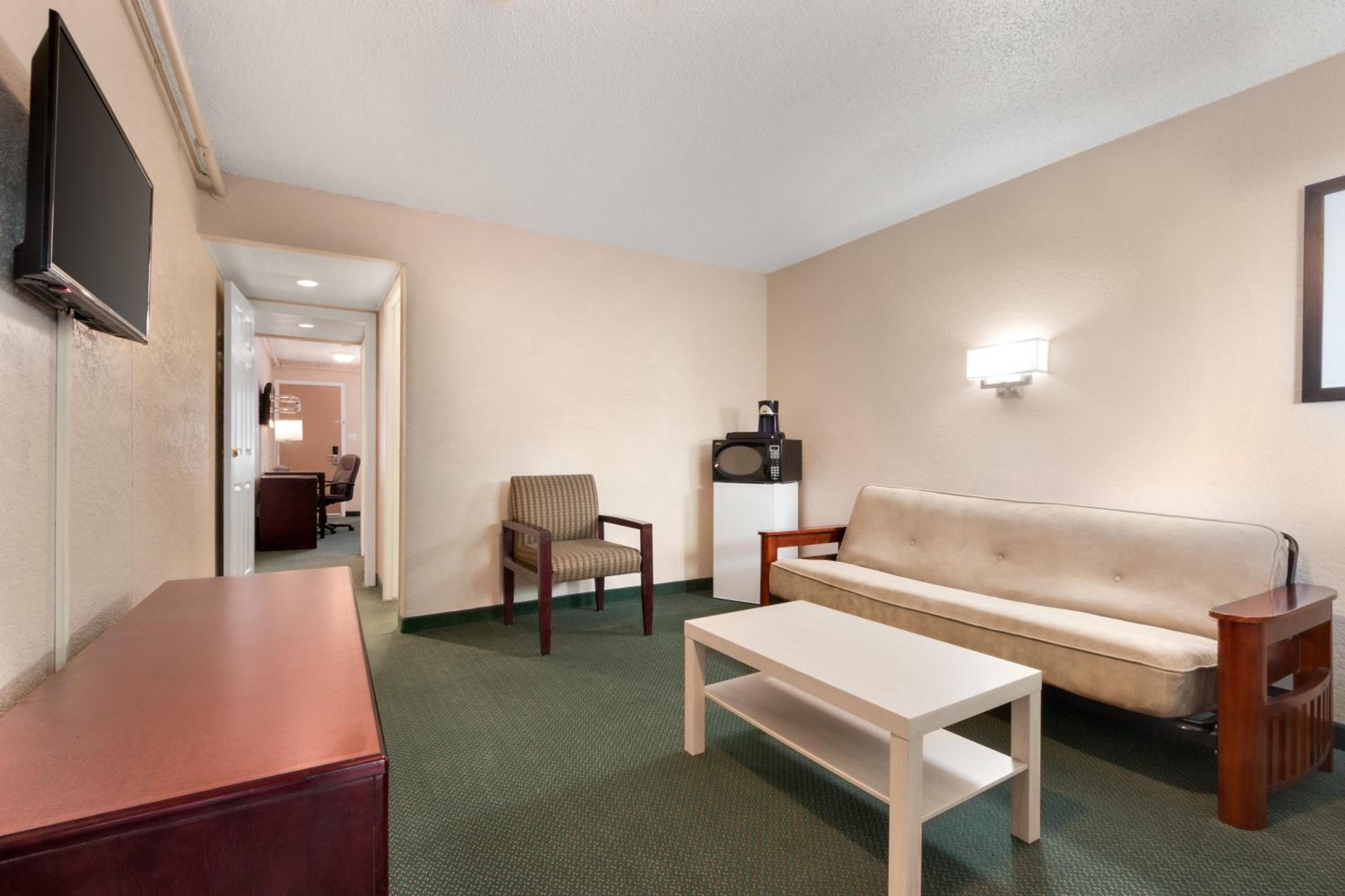 Double Suite with Sofa Bed and Kitchen - Non-Smoking - Photo 1