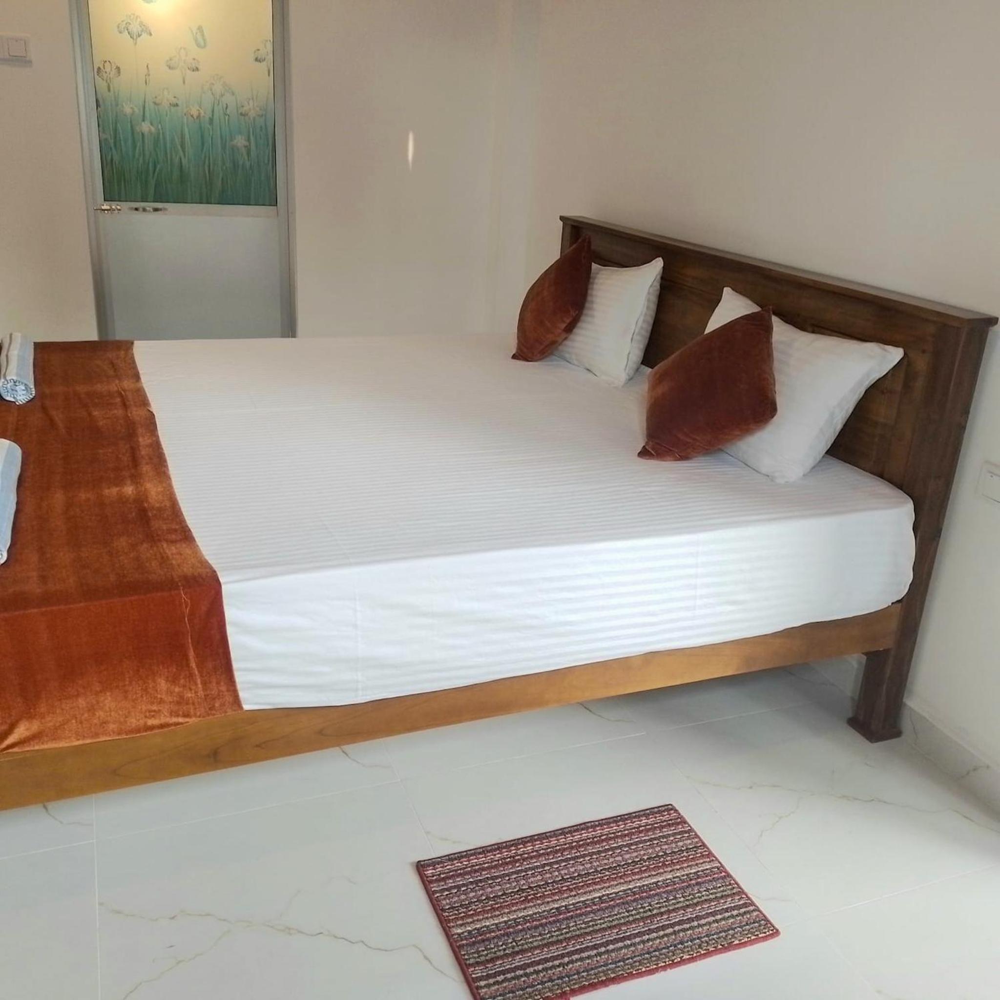 Family Room with Private Bathroom - Photo 10