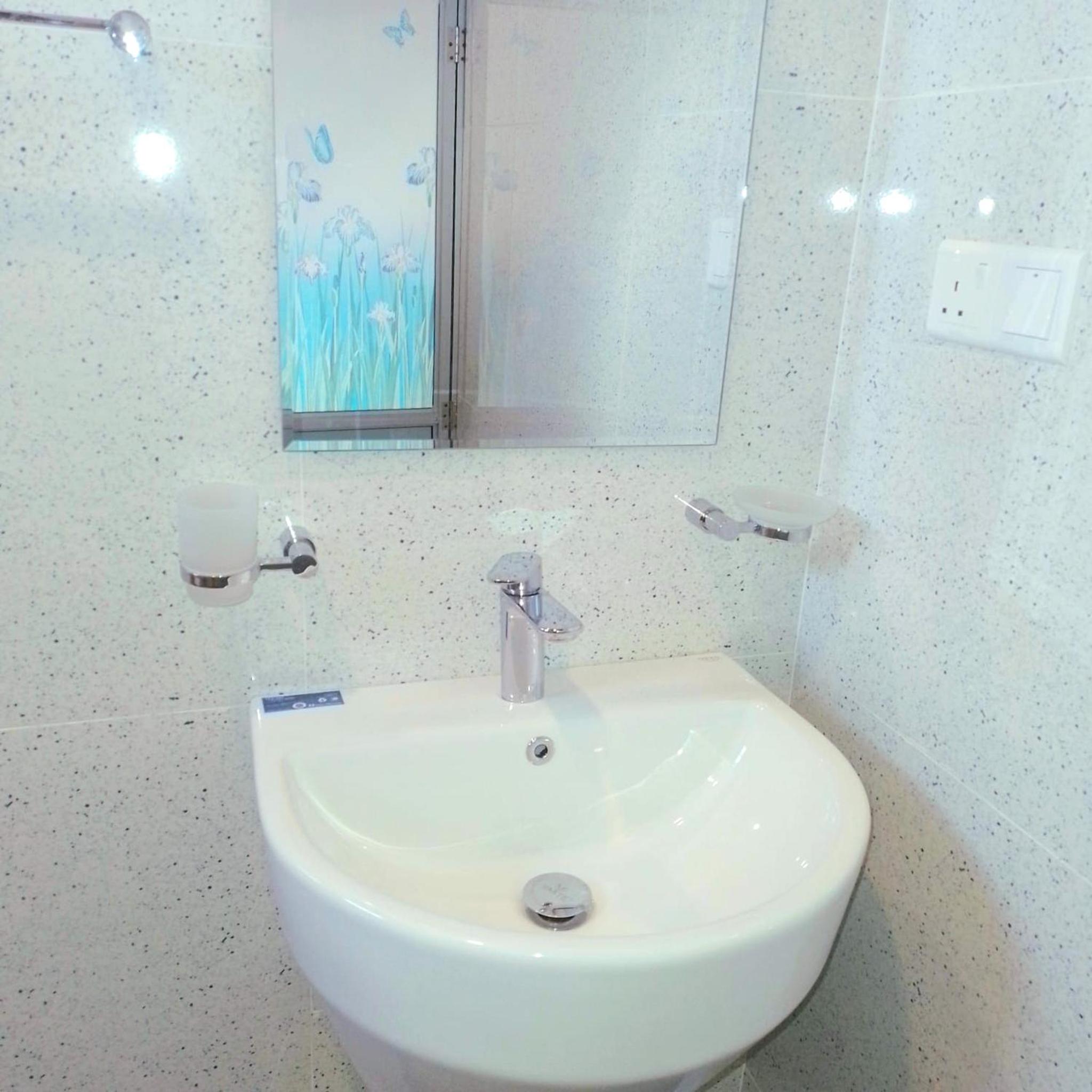 Family Room with Private Bathroom - Photo 7