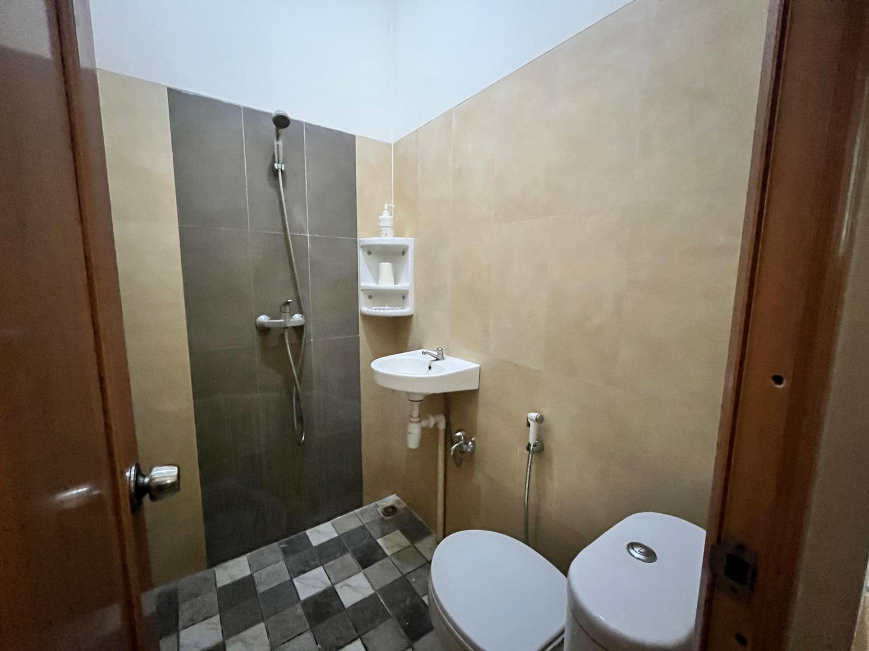Standard Queen Room