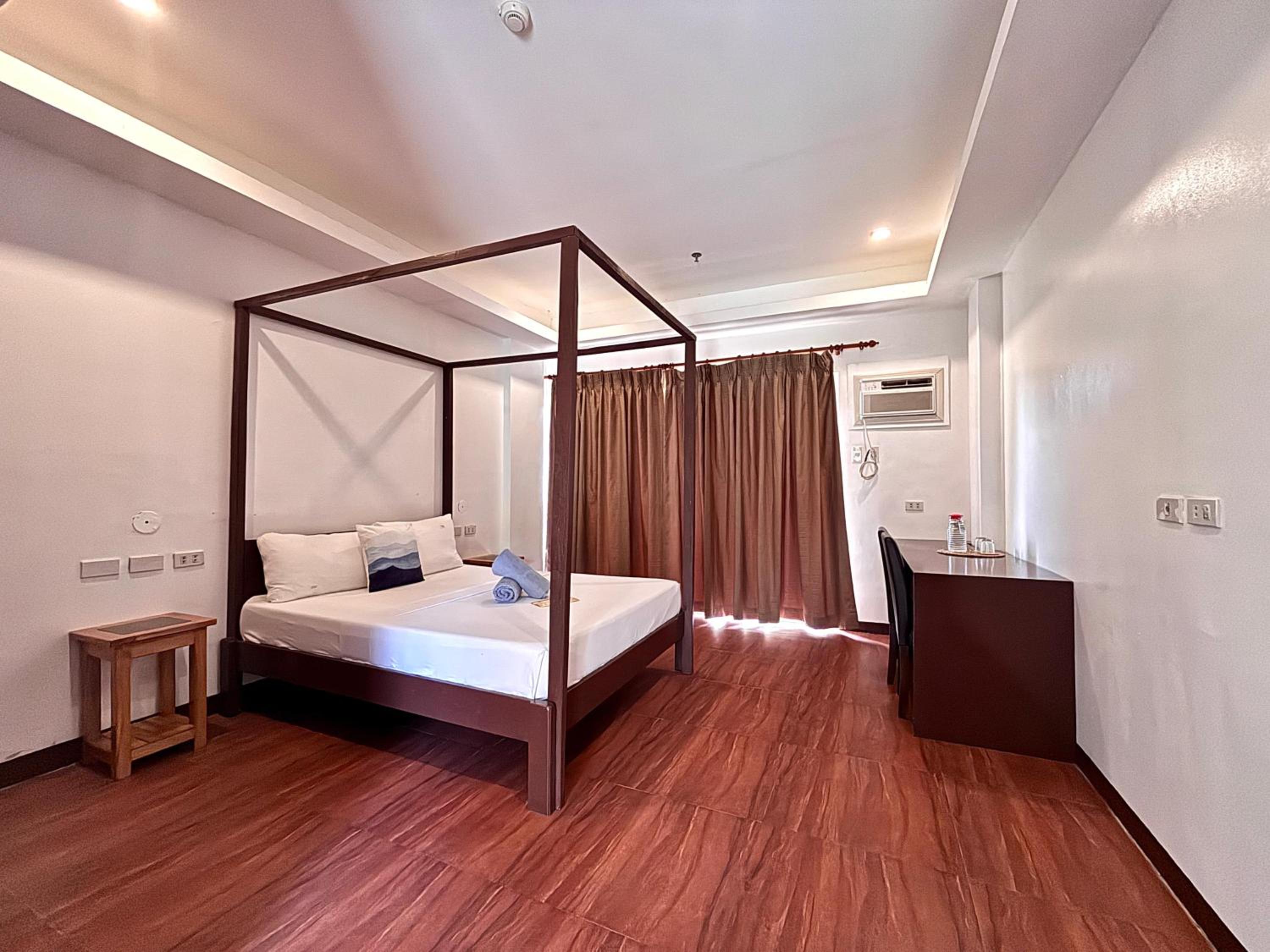 Queen Room with Garden View photo 2