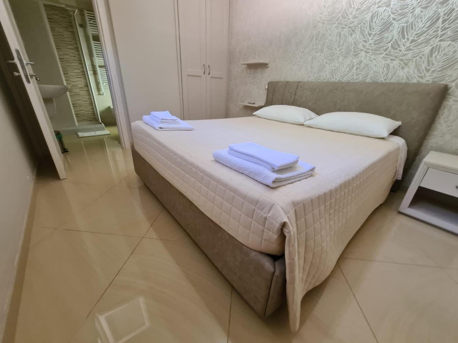 Small Double Room photo 1