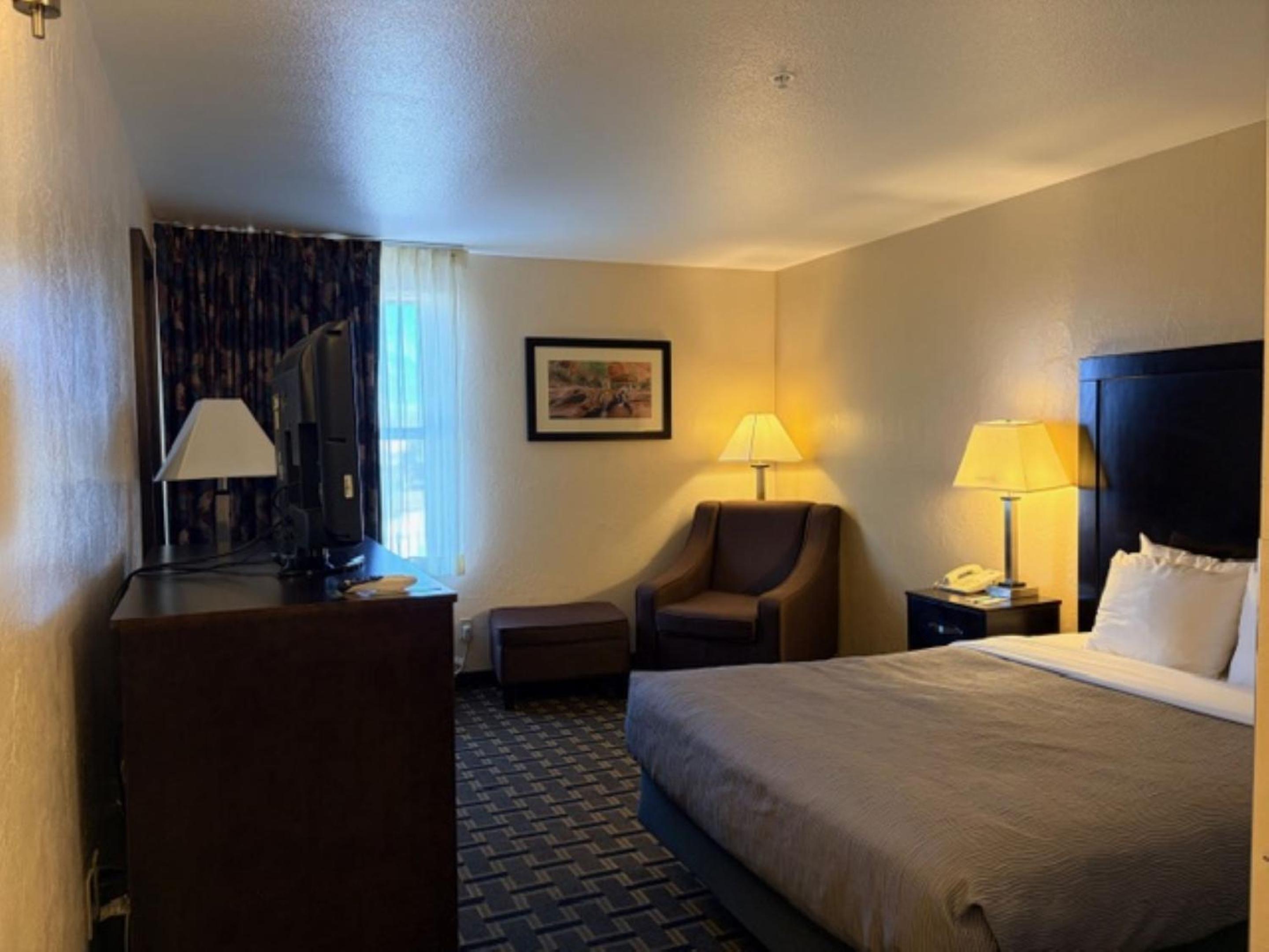 Queen Room - Accessible/Non-Smoking - Photo 2