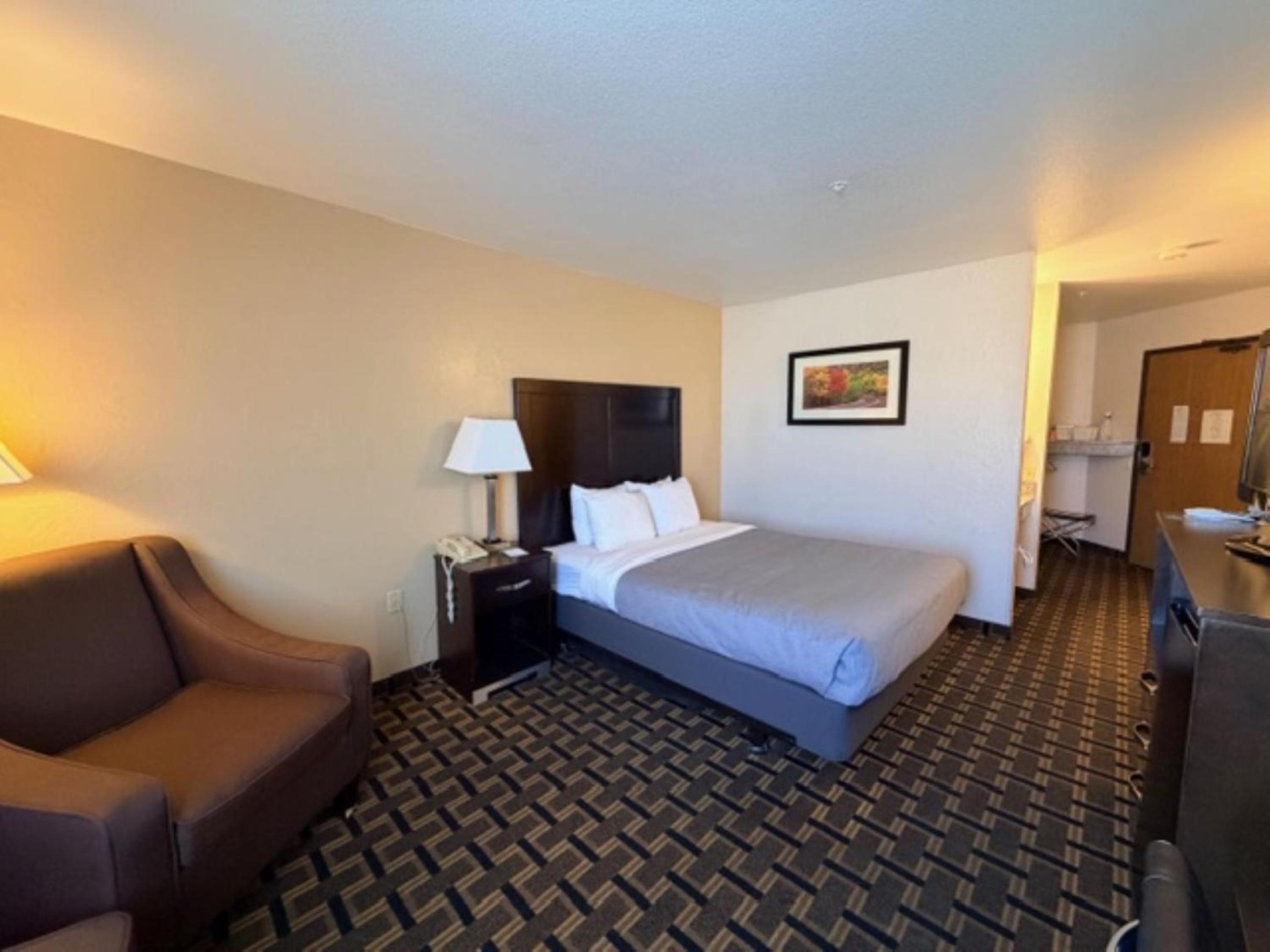 Queen Room - Accessible/Non-Smoking - Photo 5