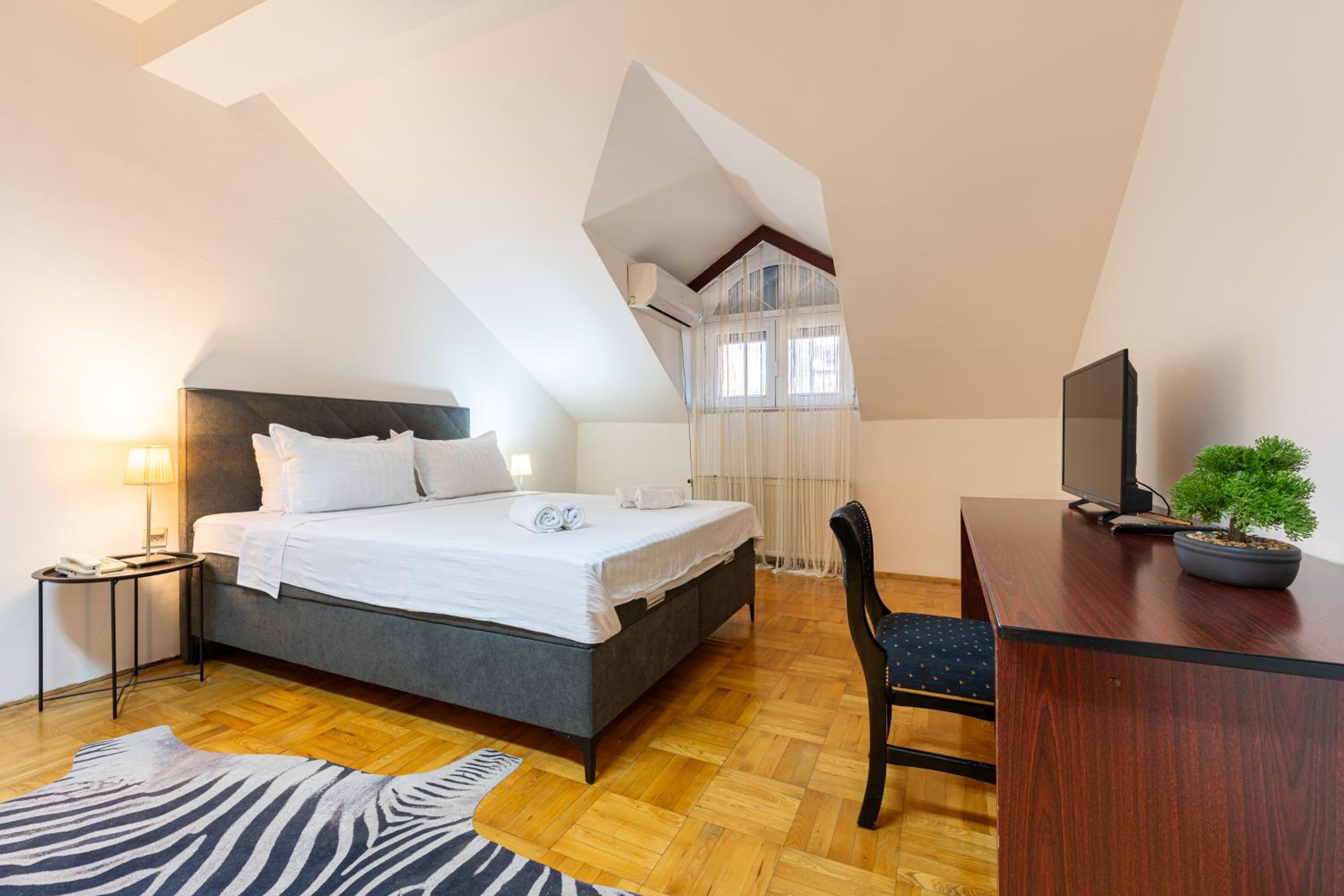 Standard Double Room - Photo 2