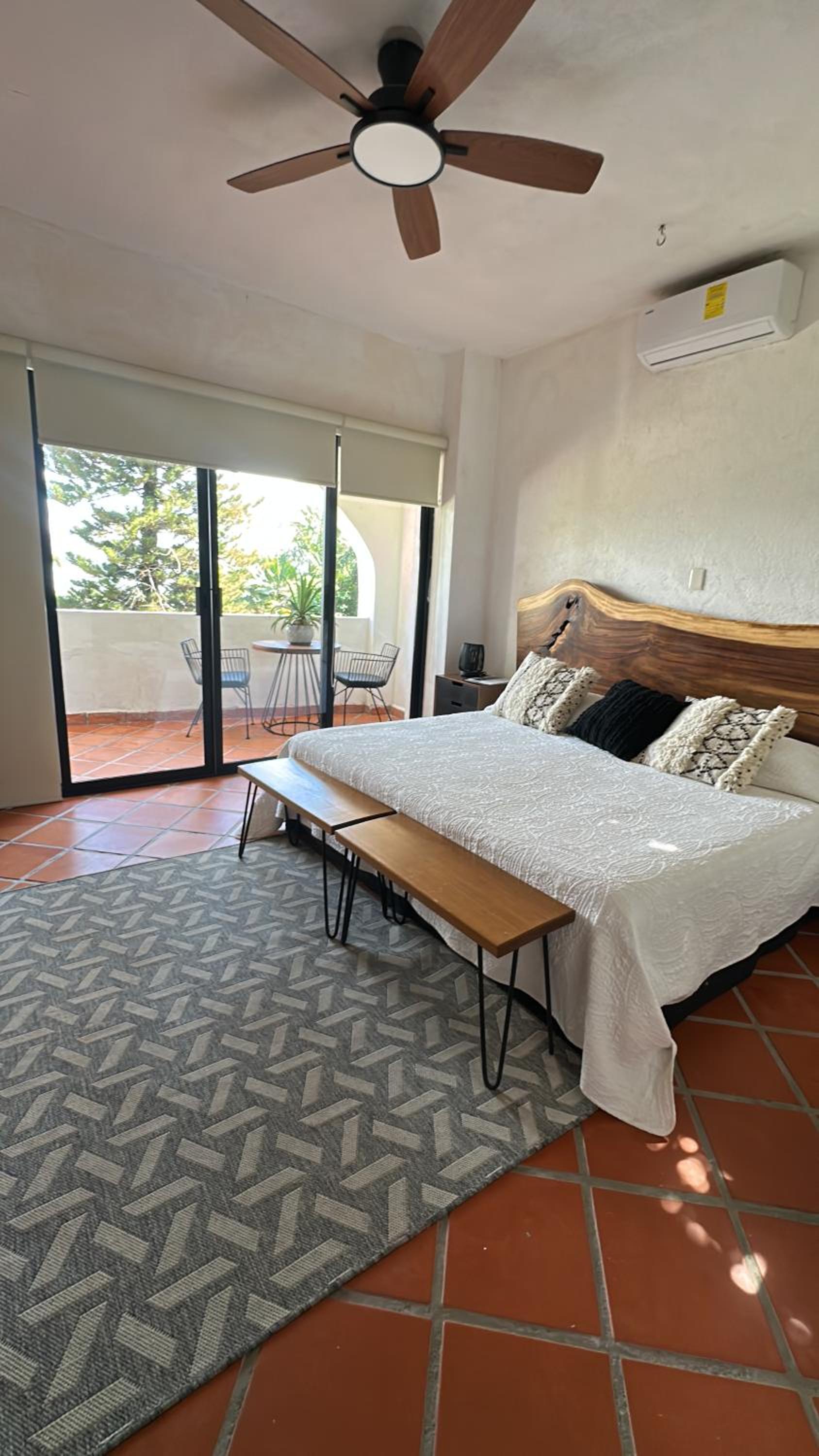 King Suite with Balcony photo 2