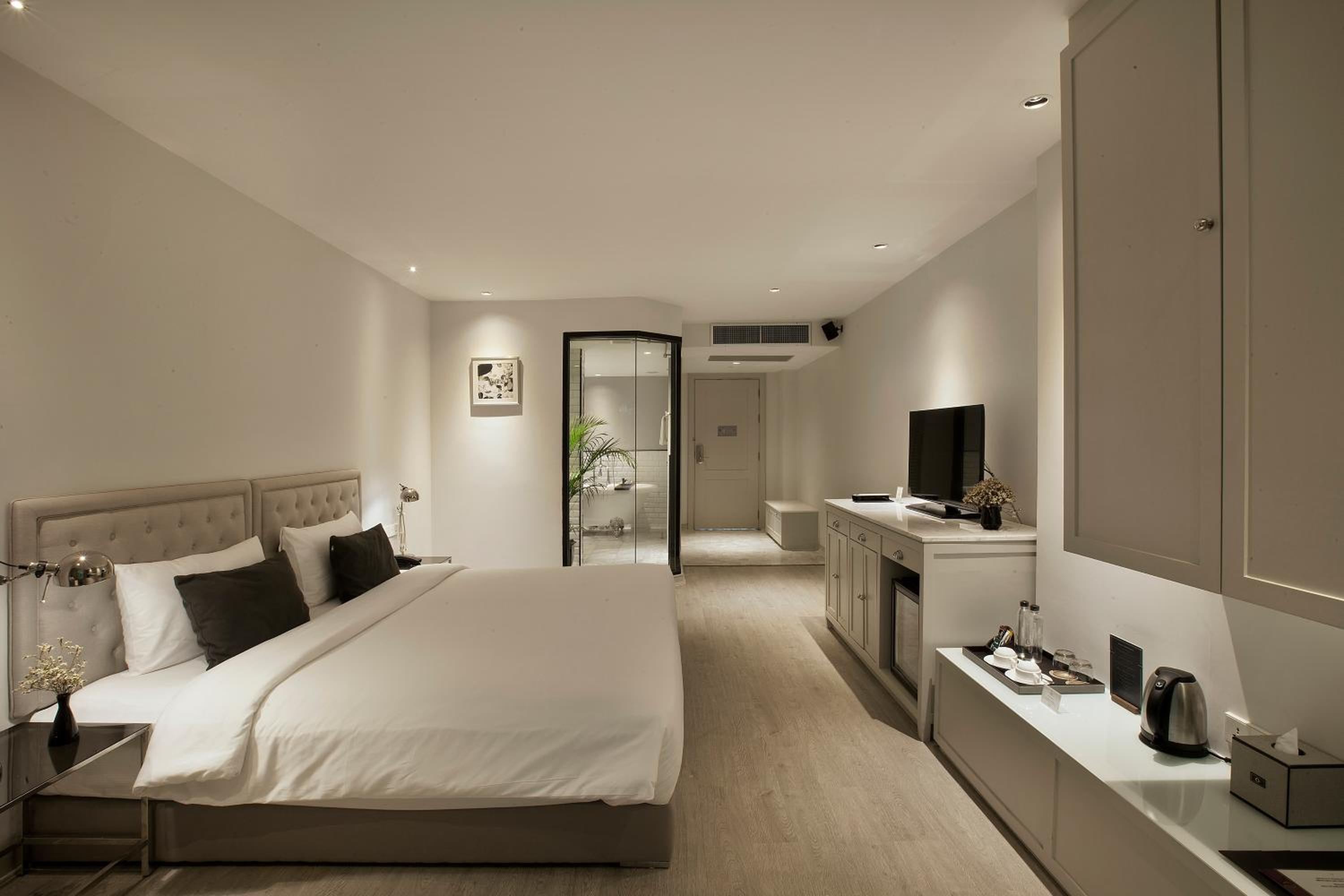 Deluxe Room - King Bed