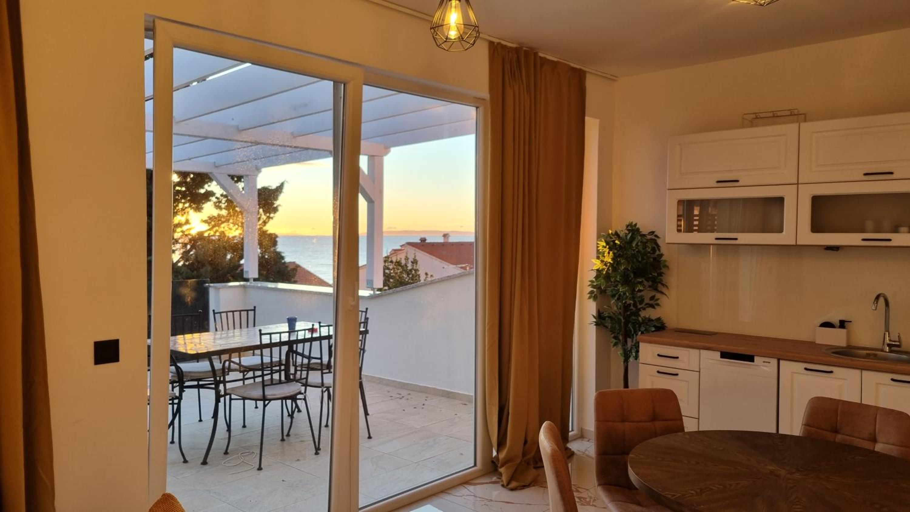 Two-Bedroom Deluxe Apartment with Balcony