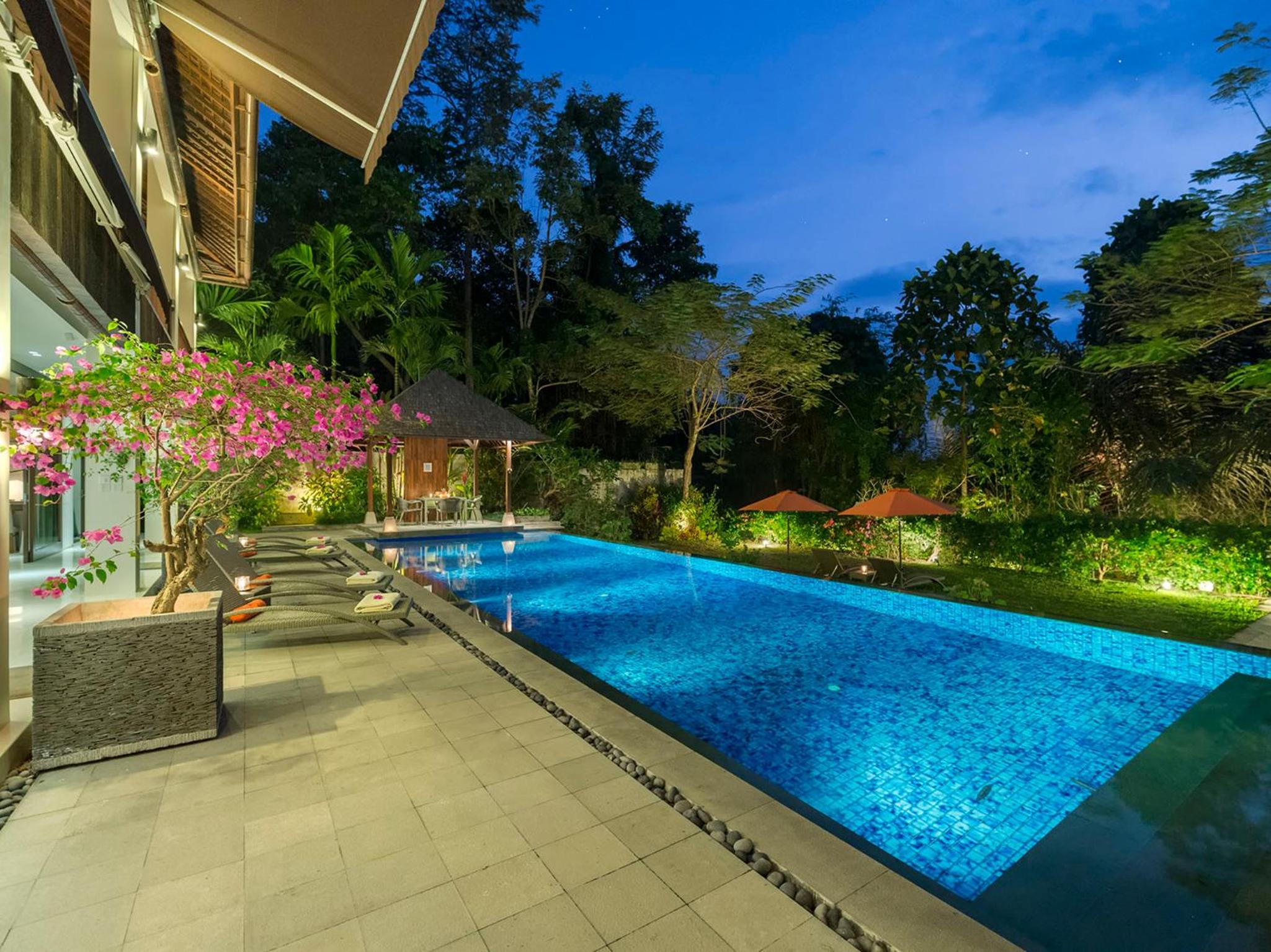 Three-Bedroom Villa with Private Pool and Garden View with Free Benefit - Photo 4