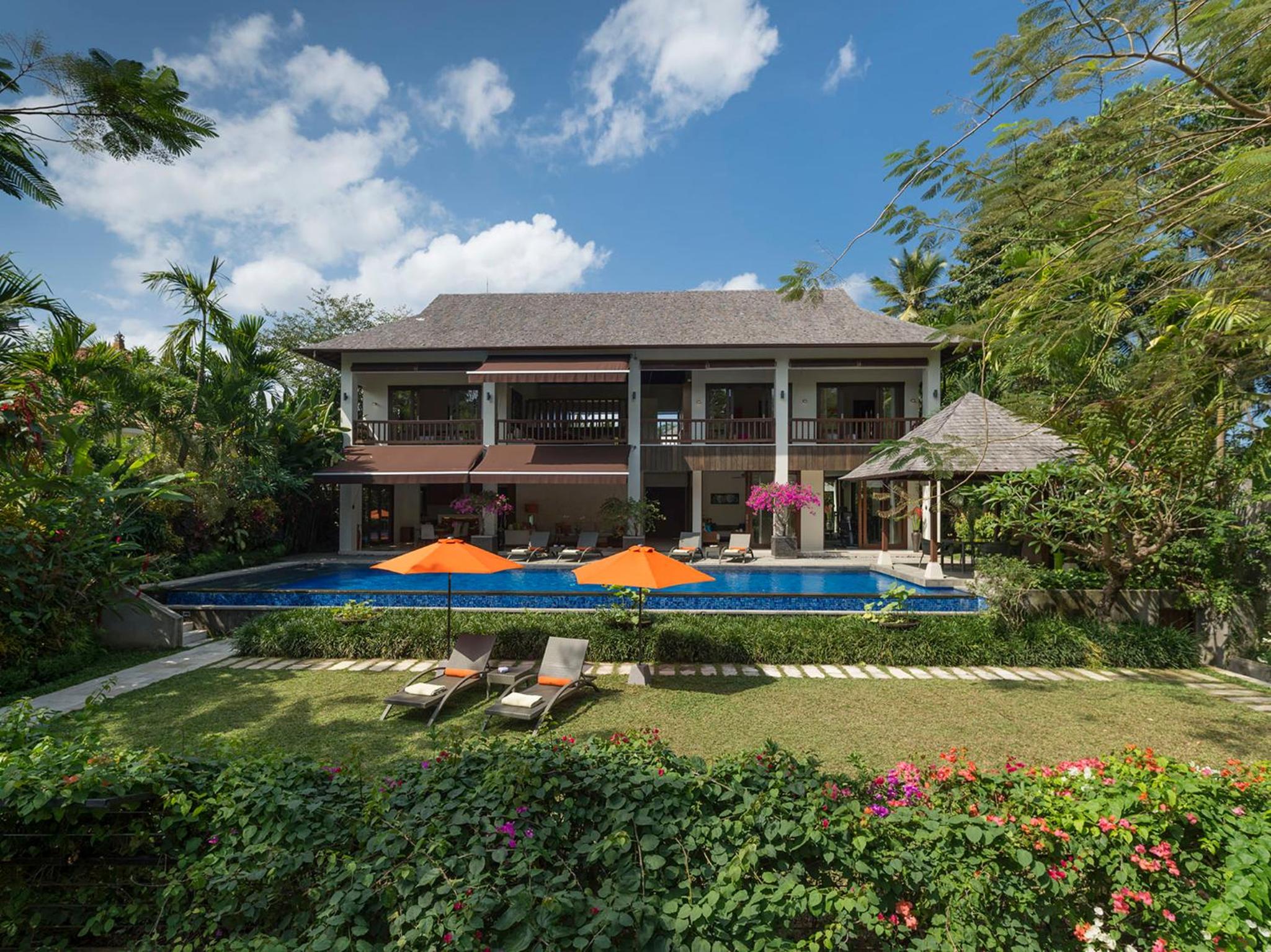 Three-Bedroom Villa with Private Pool and Garden View with Free Benefit - Photo 10