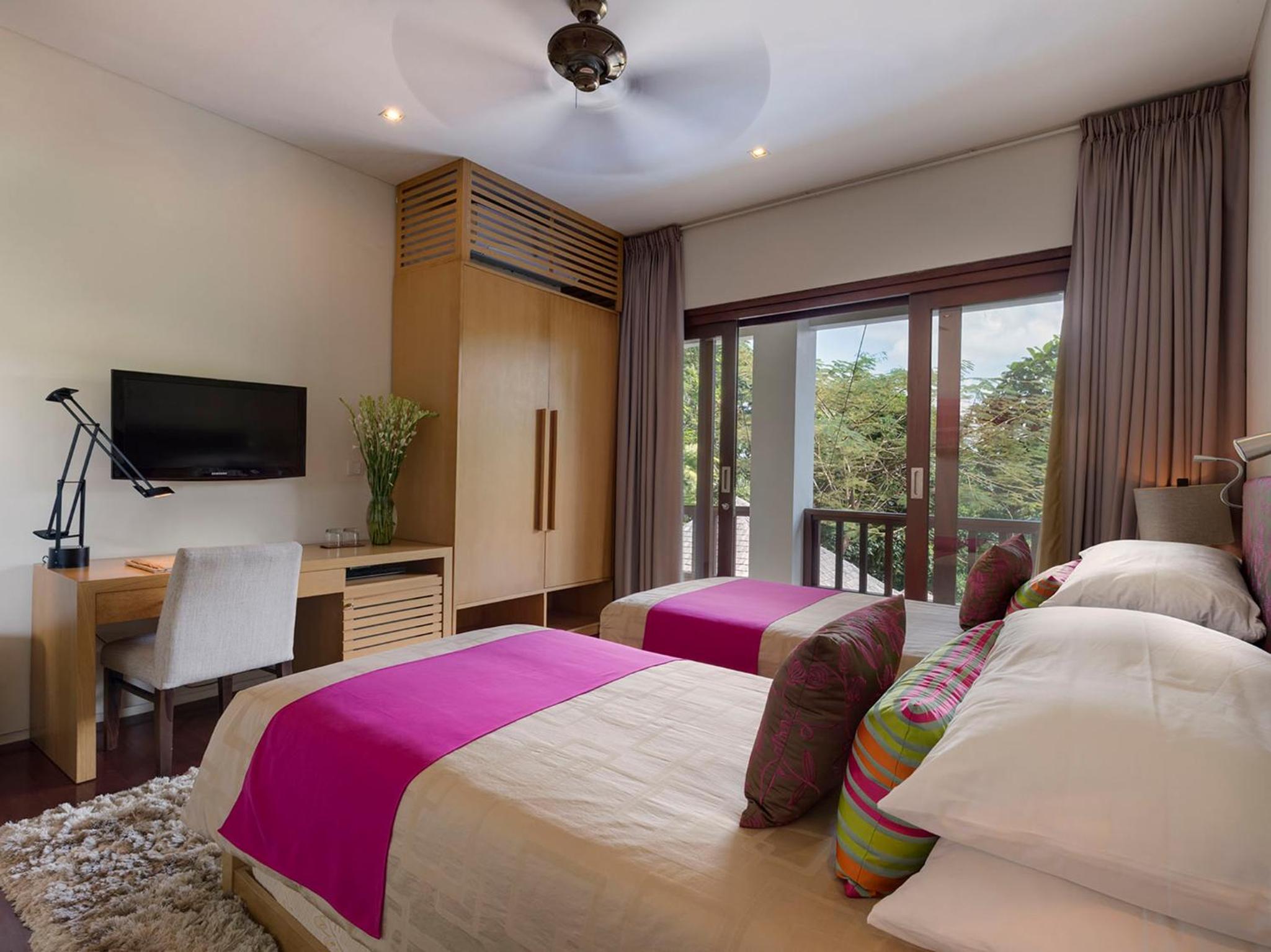 Three-Bedroom Villa with Private Pool and Garden View with Free Benefit - Photo 11