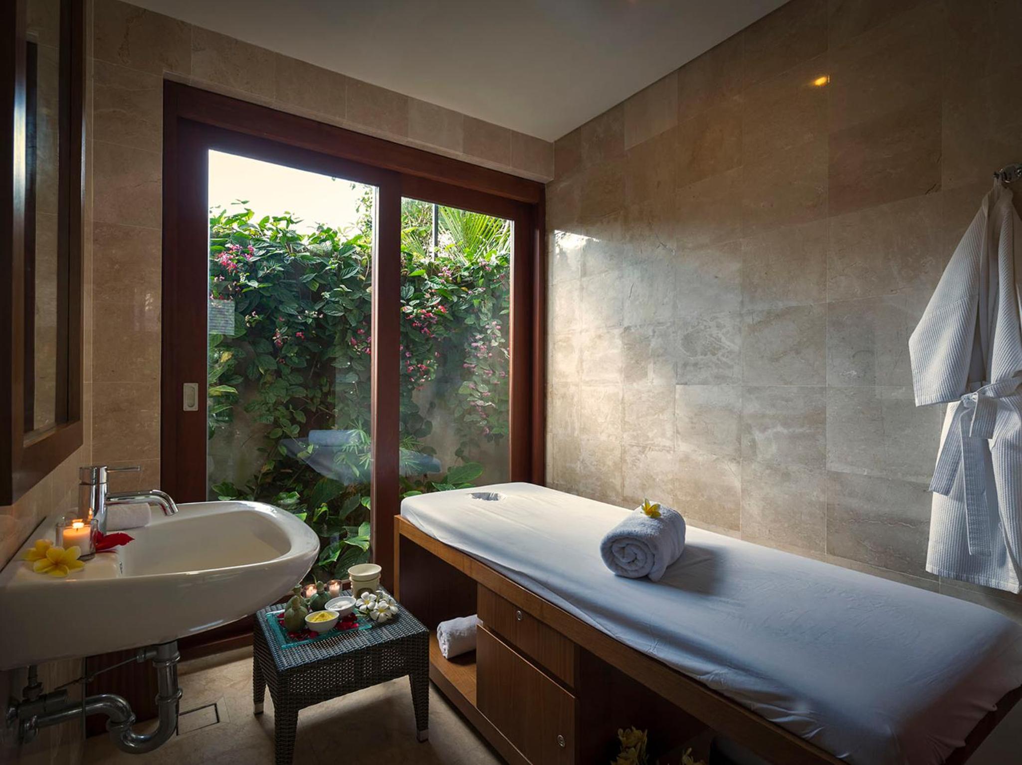 Three-Bedroom Villa with Private Pool and Garden View with Free Benefit - Photo 31
