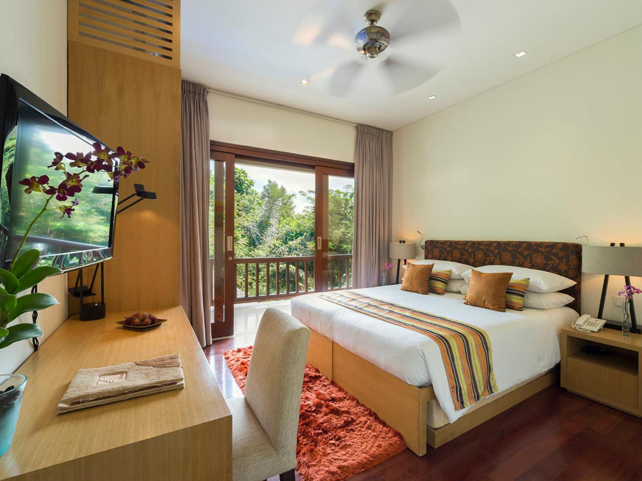 Three-Bedroom Villa with Private Pool and Garden View with Free Benefit - Photo 12