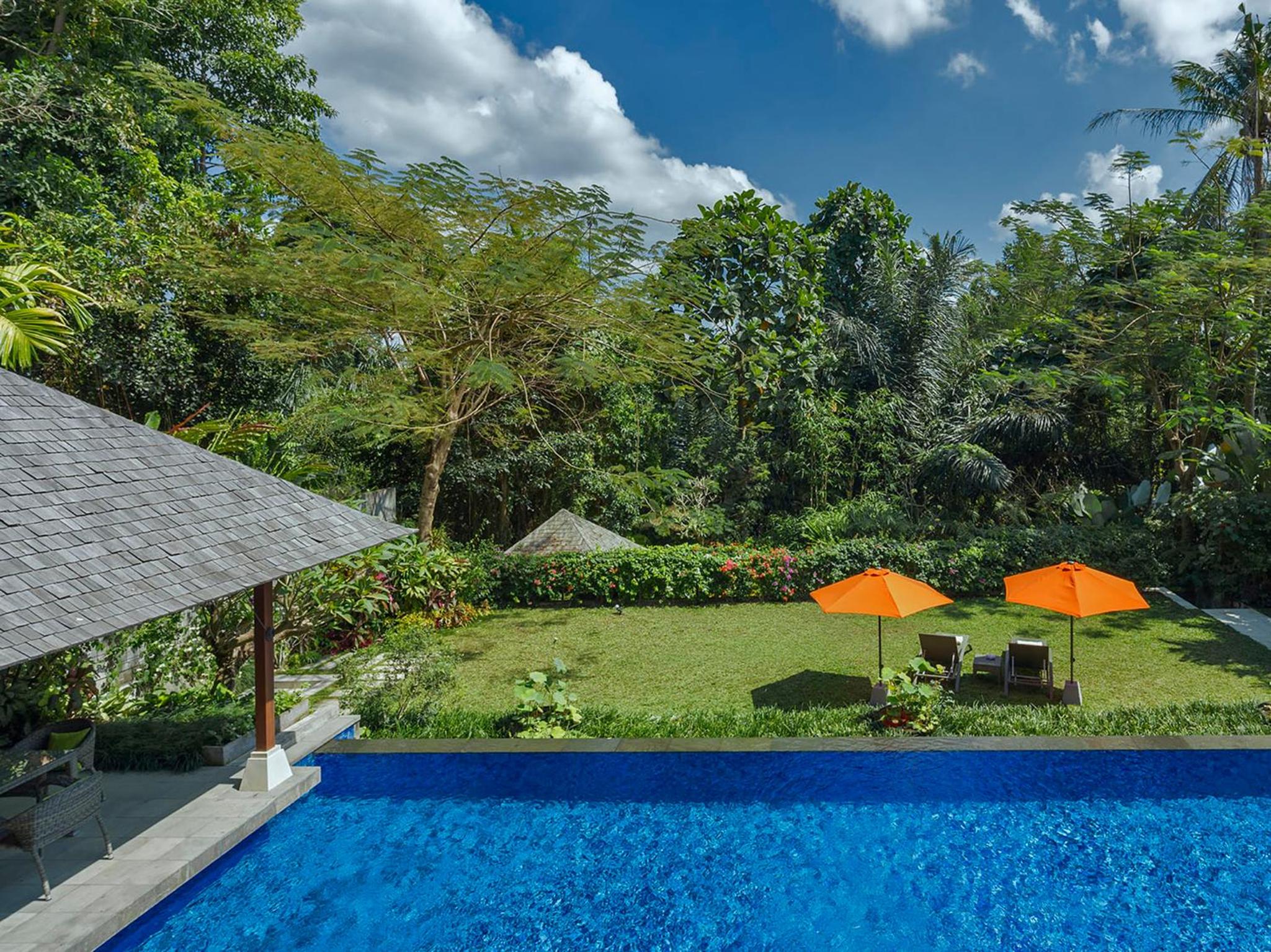 Three-Bedroom Villa with Private Pool and Garden View with Free Benefit - Photo 24